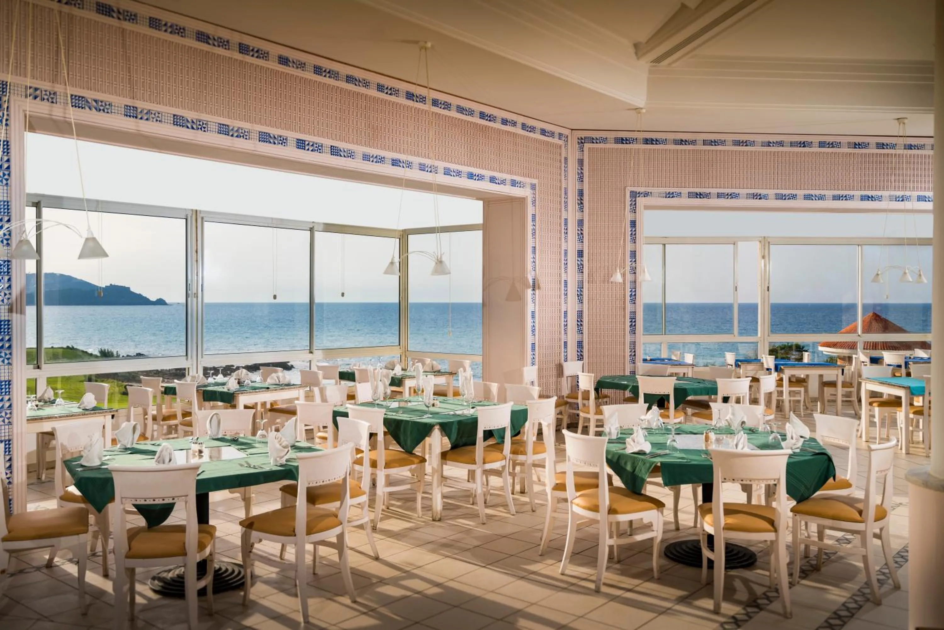 Restaurant/places to eat in Thabraca Thalasso & Diving