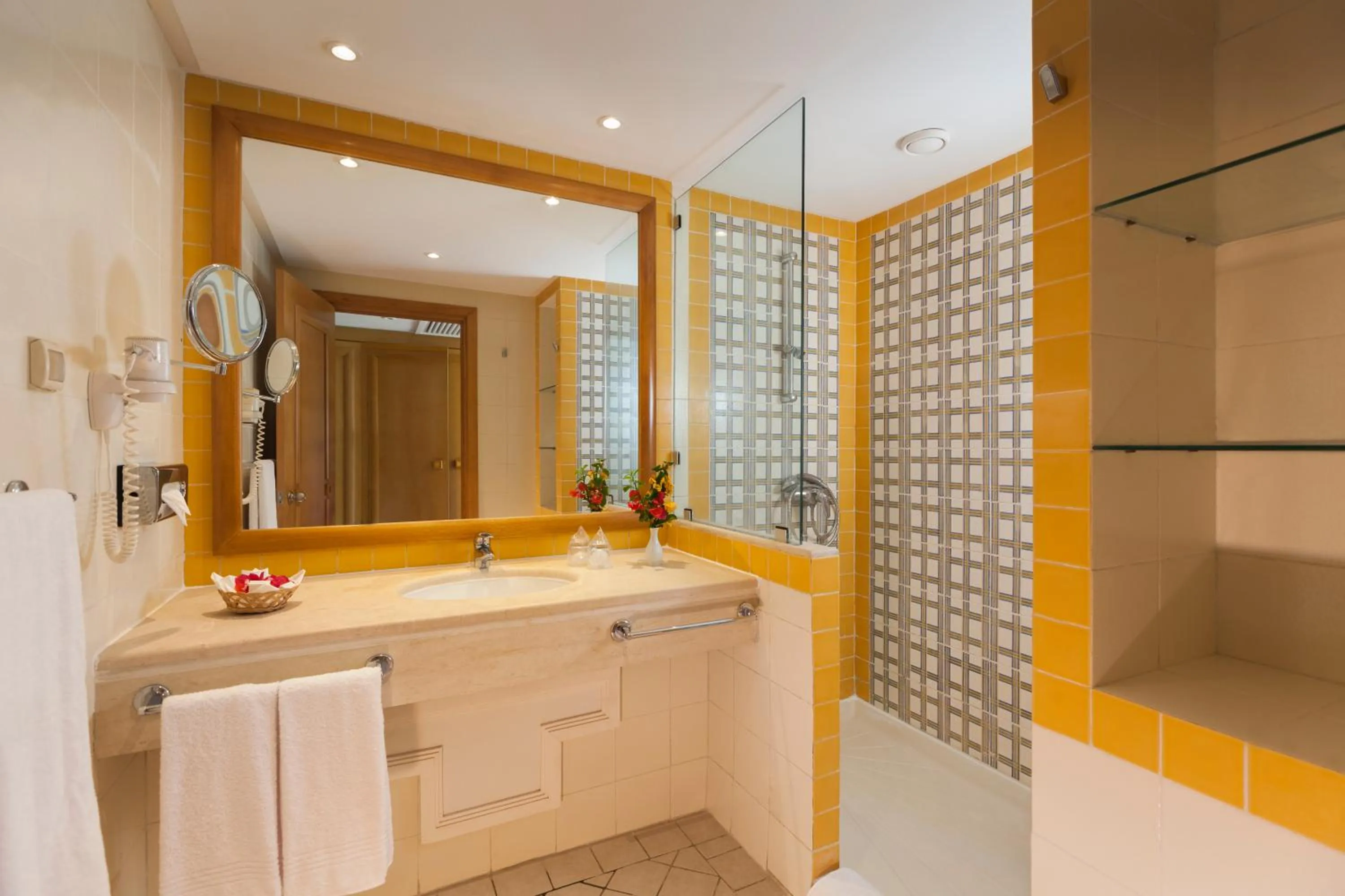 Bathroom in Thabraca Thalasso & Diving