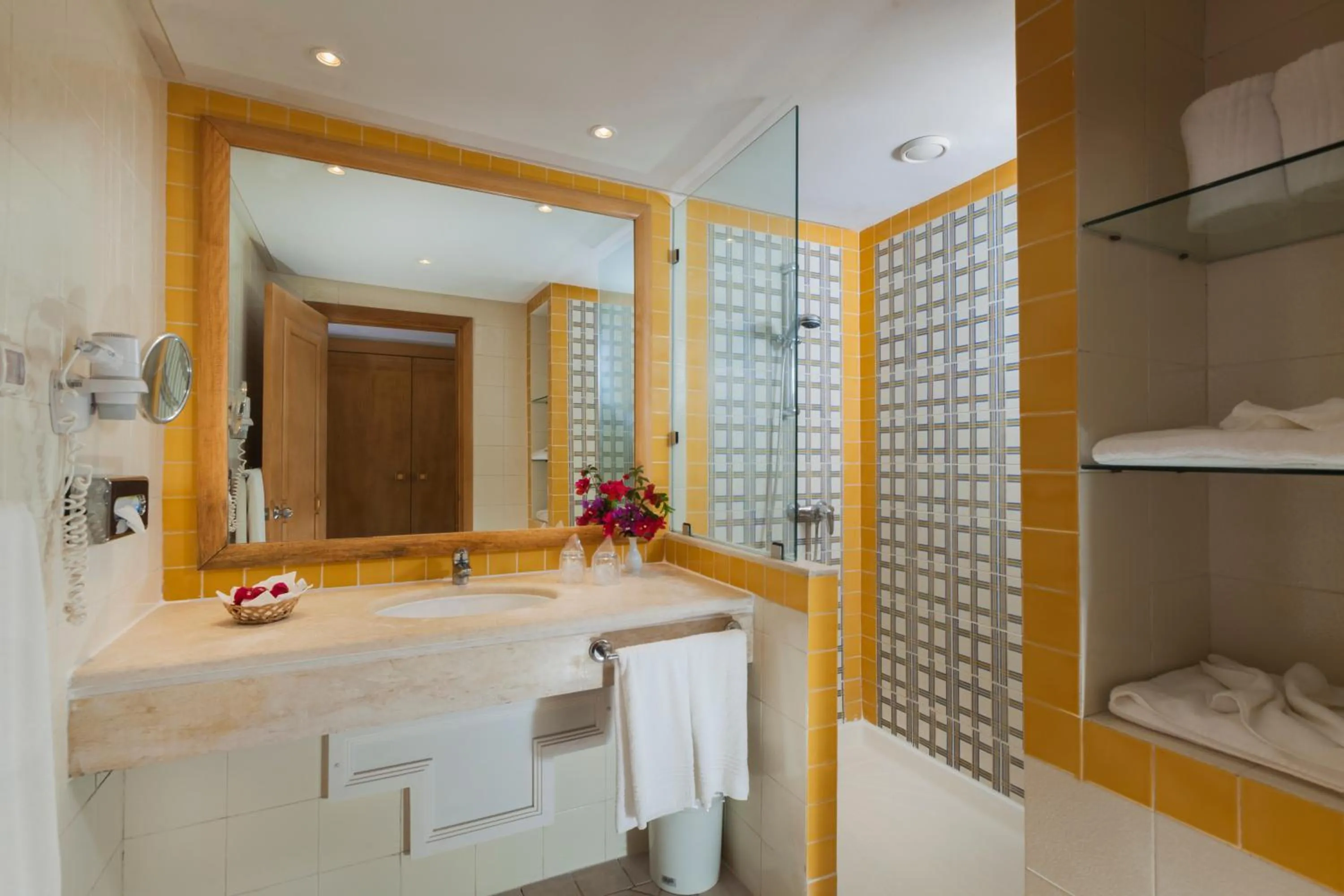 Bathroom in Thabraca Thalasso & Diving