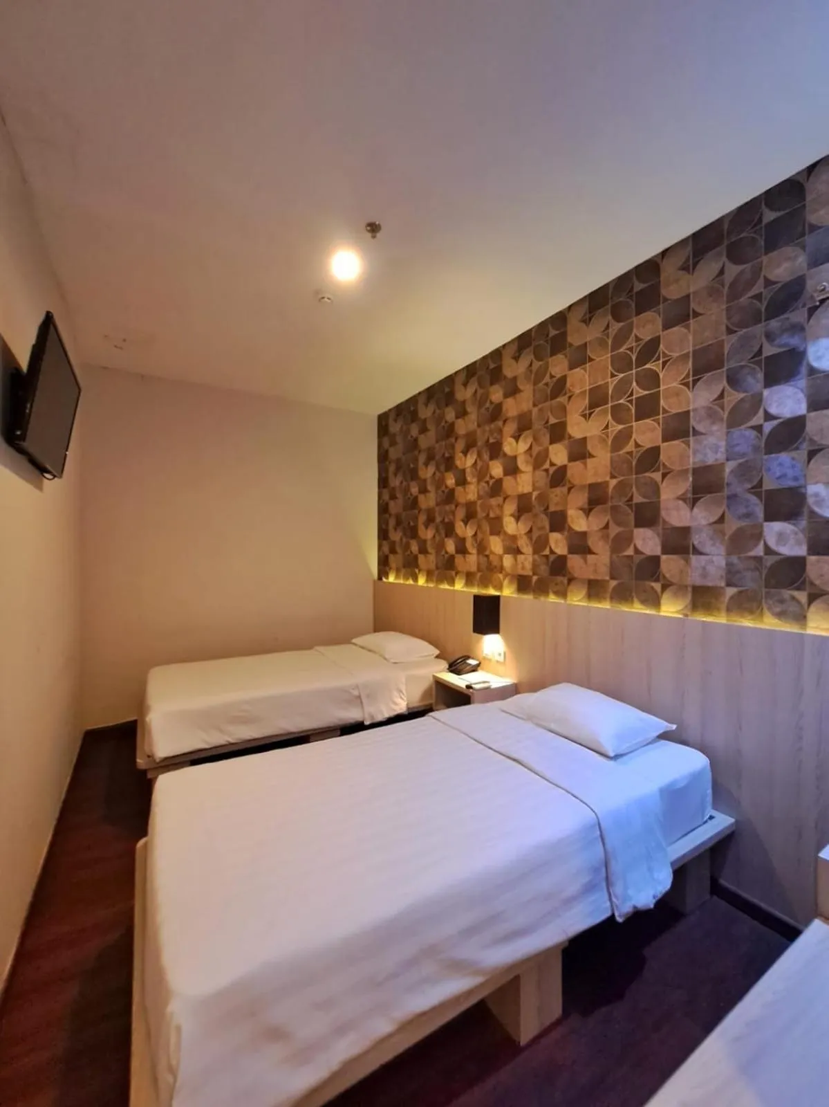 Bed in Ancyra by Continent - Poso