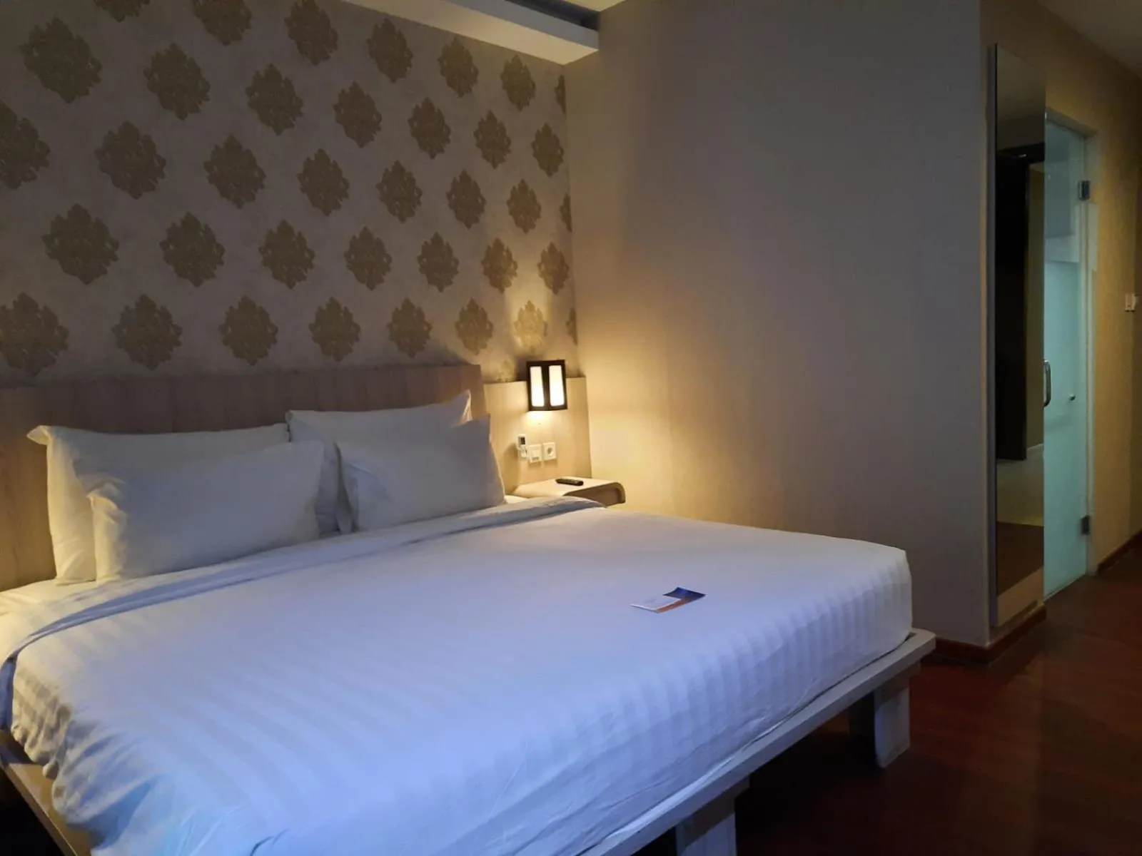 Bed in Ancyra by Continent - Poso