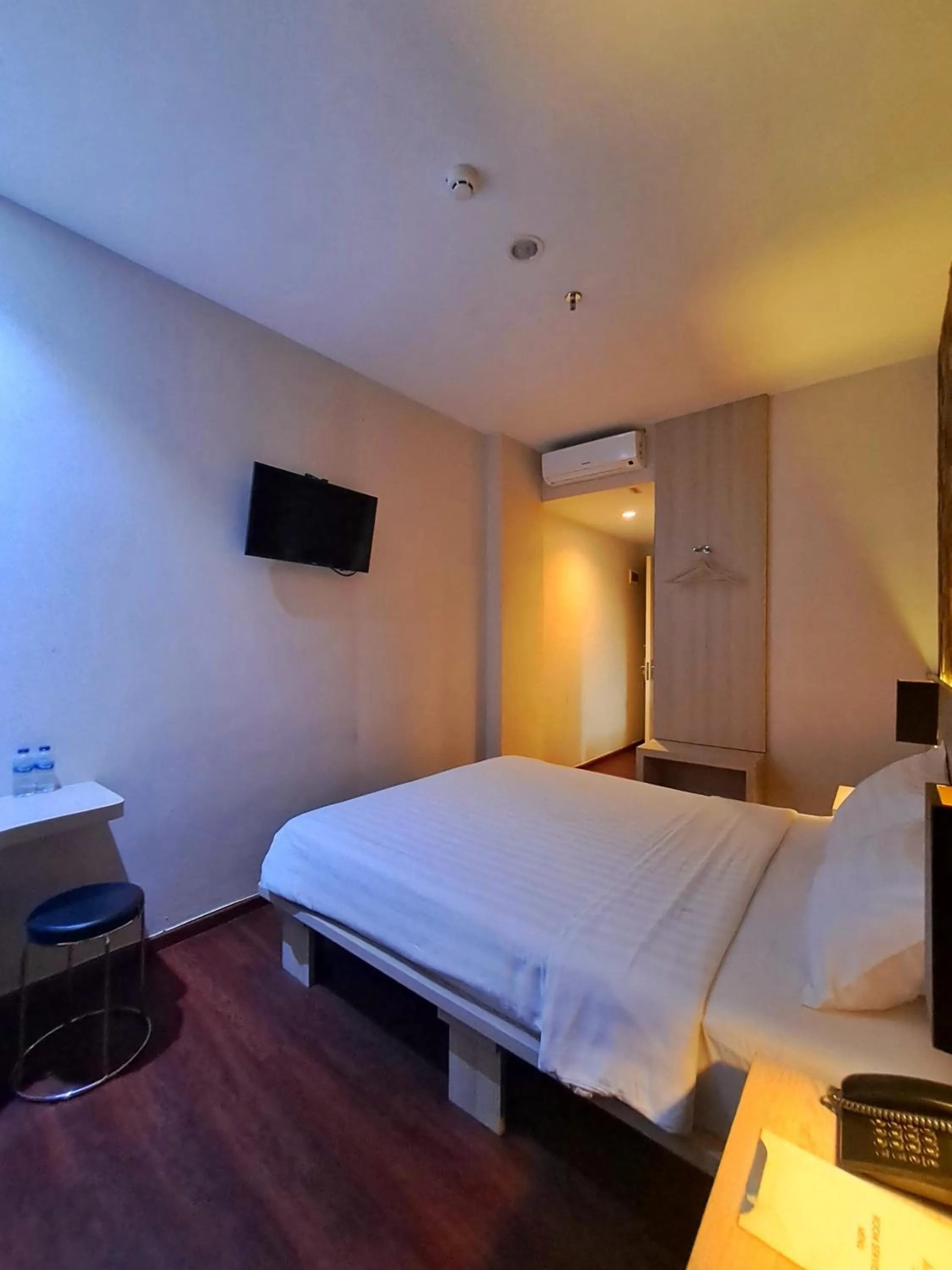 Bed in Ancyra by Continent - Poso