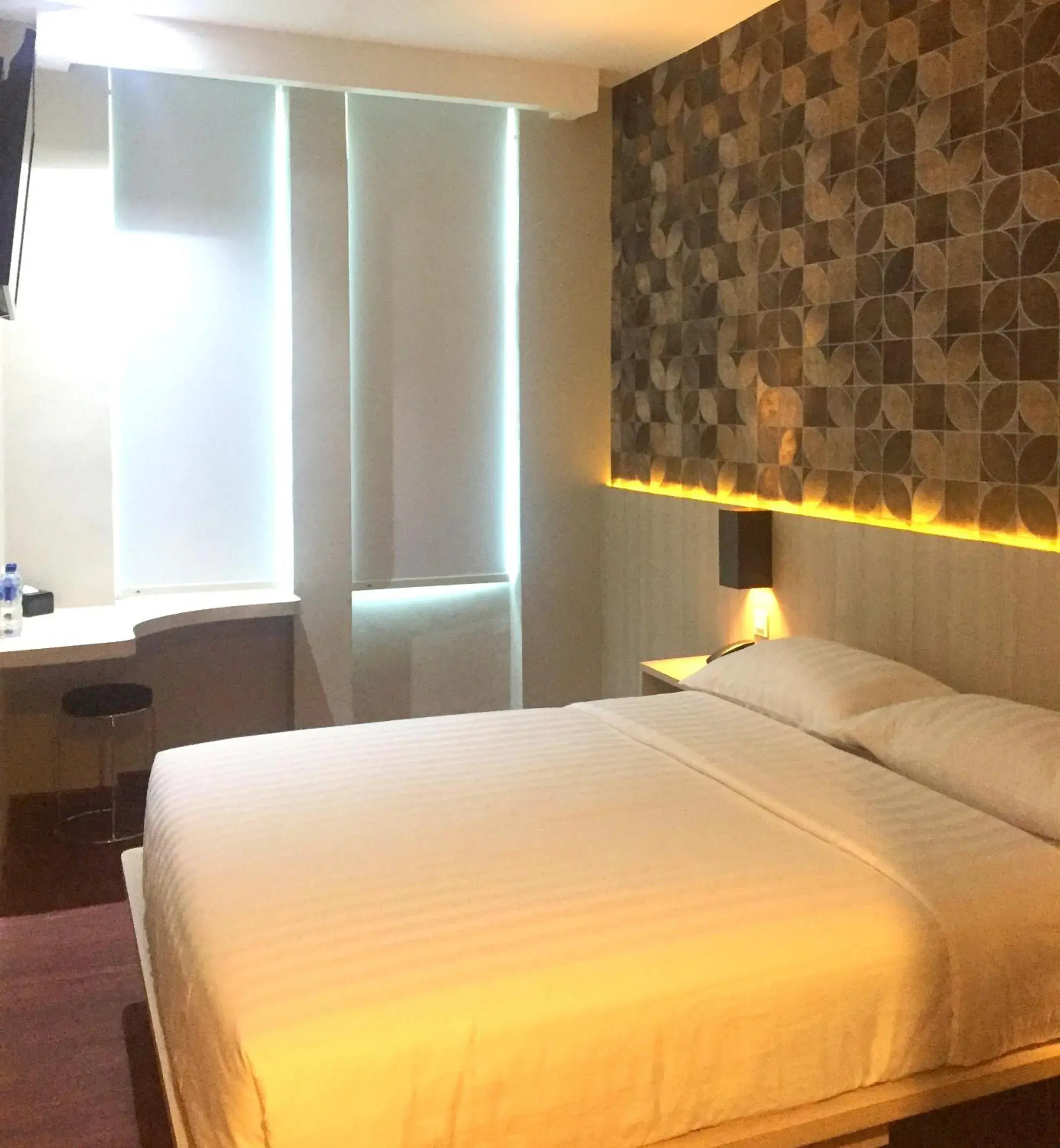 Bed in Ancyra by Continent - Poso Bed in Ancyra by Continent - Poso