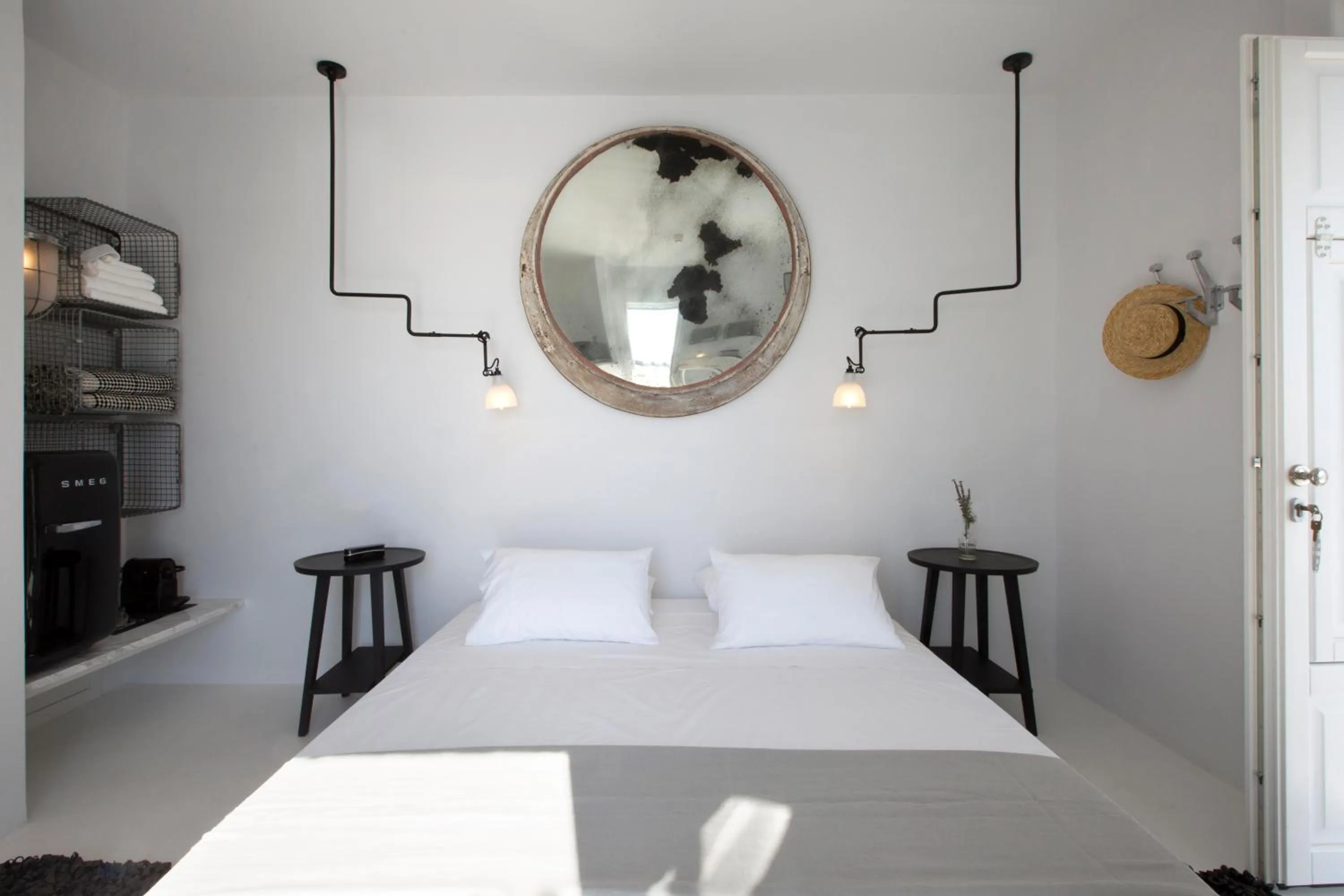 Bed in Erosantorini Estate