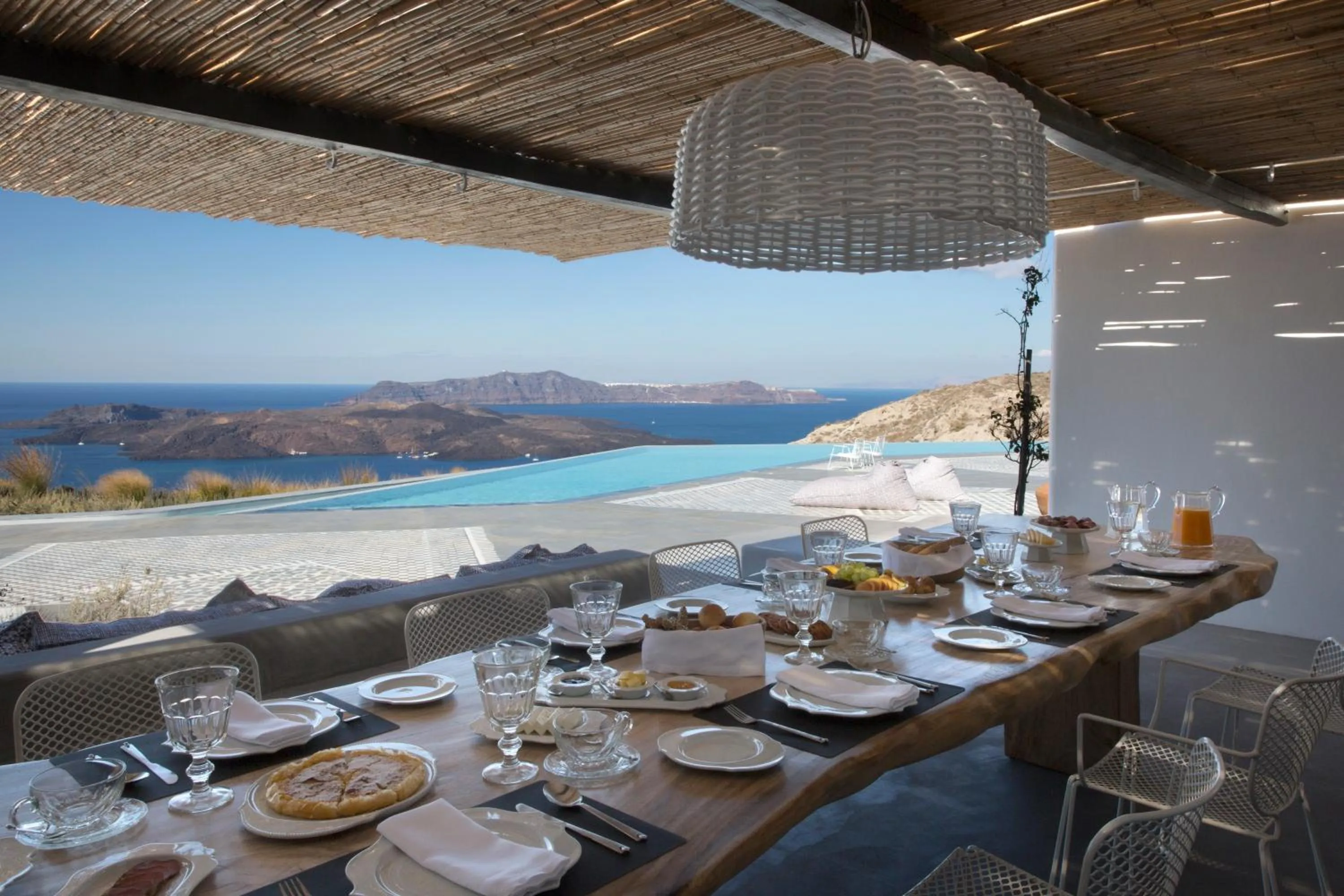 Lunch in Erosantorini Estate