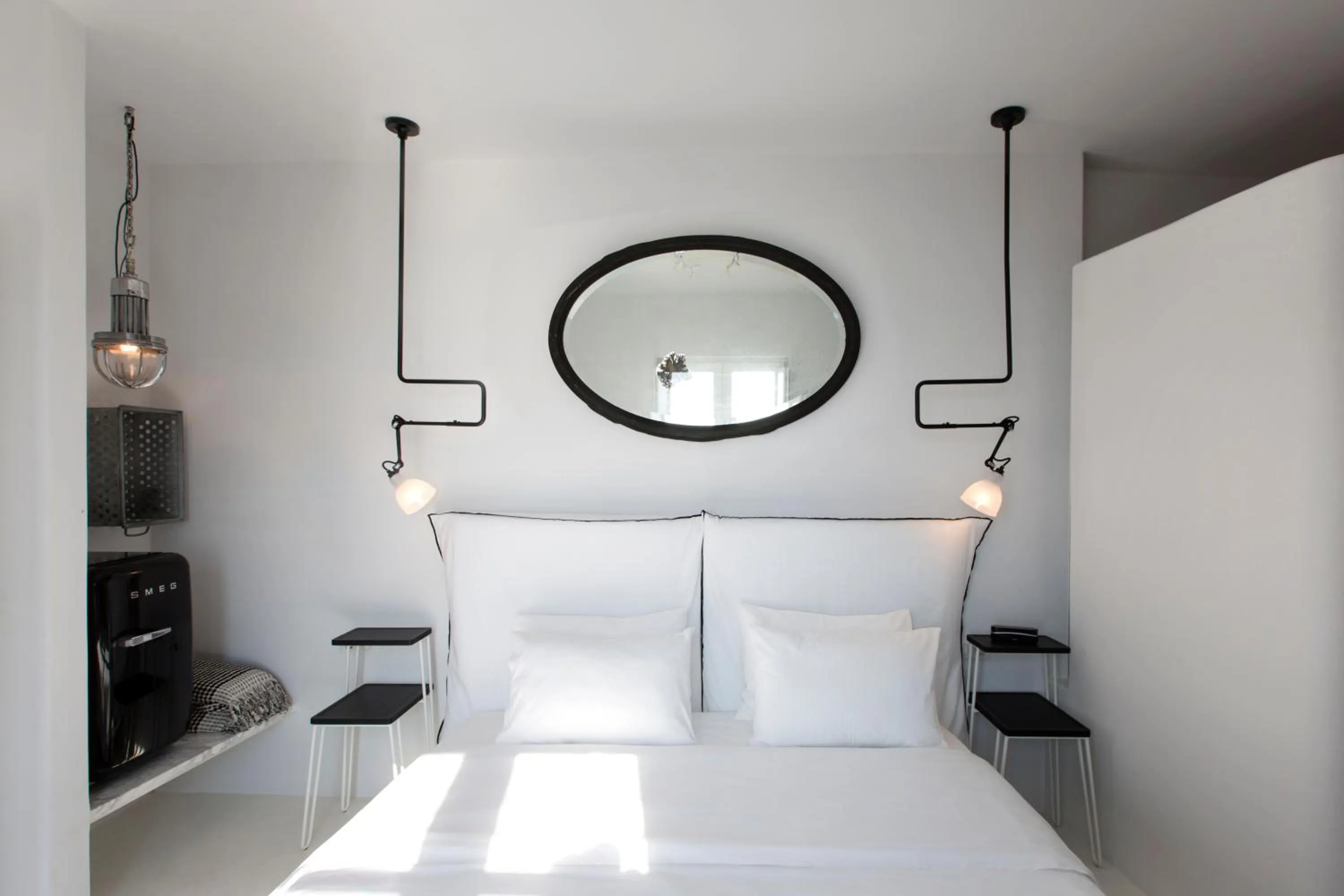 Bed in Erosantorini Estate