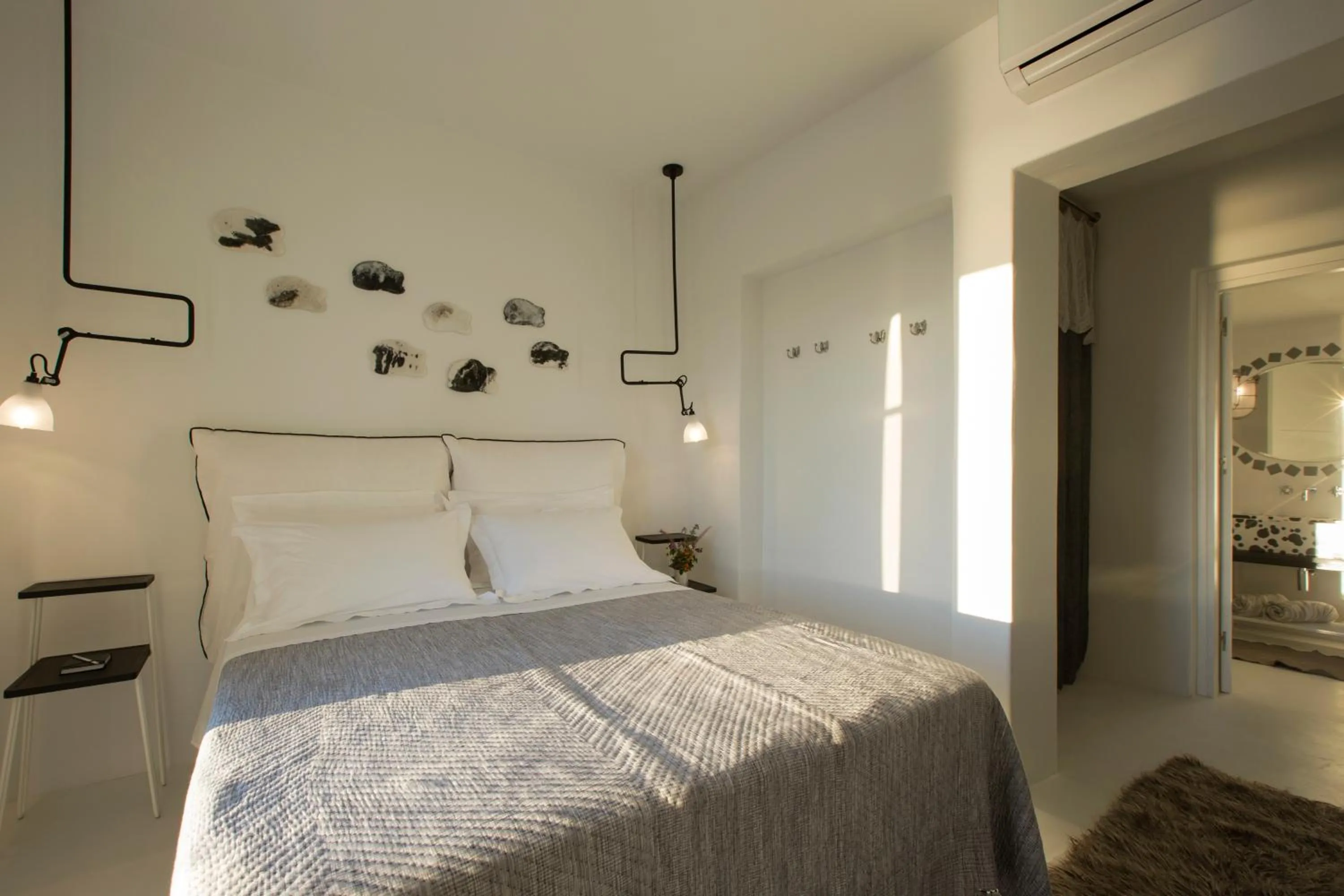 Bed in Erosantorini Estate