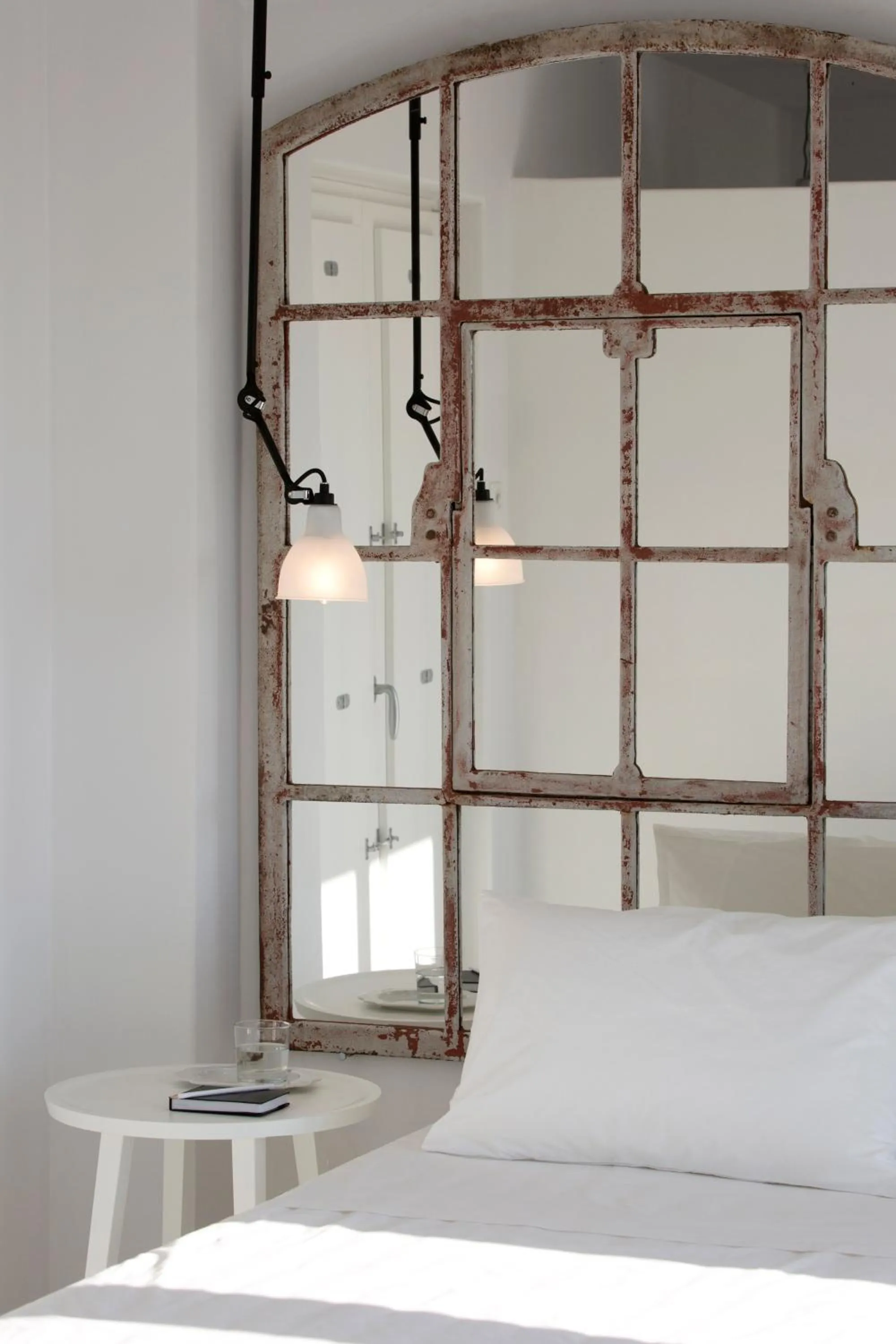 Bed in Erosantorini Estate