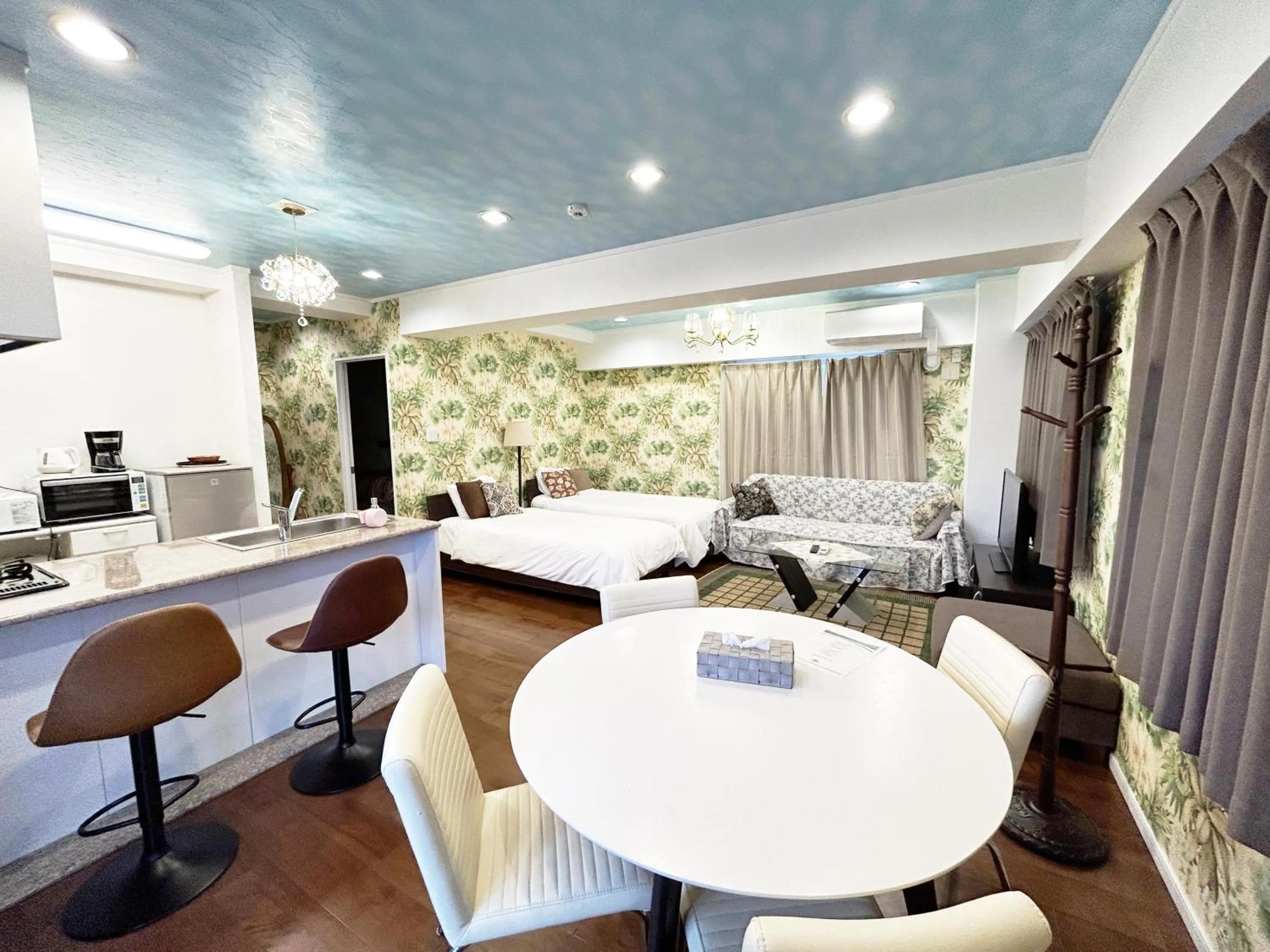 Dining area in Ocean Villa Tin Gala