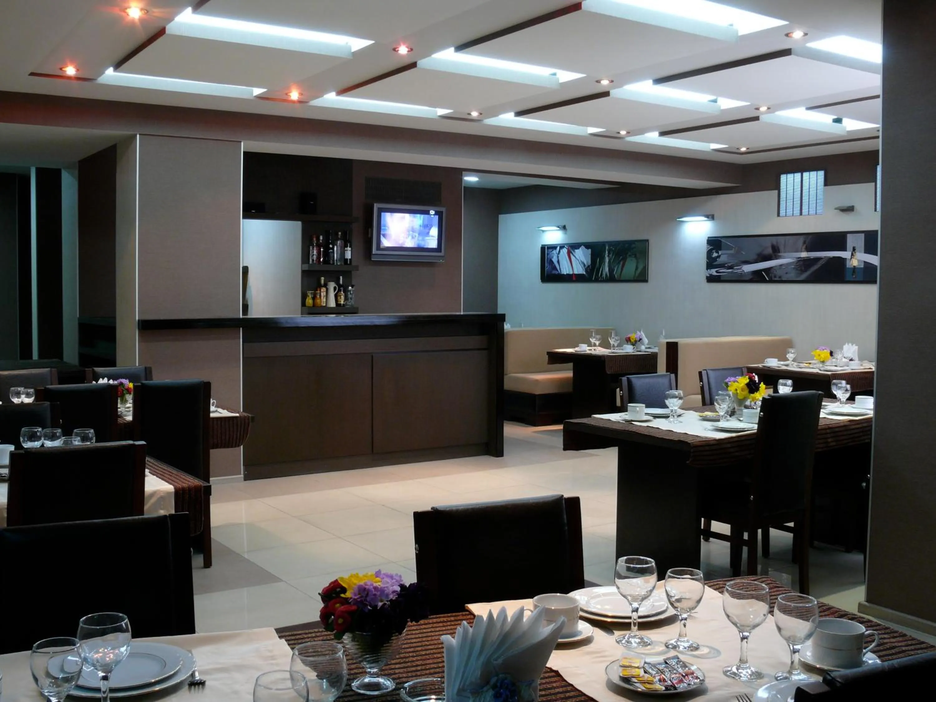 Restaurant/places to eat in Iliani Hotel