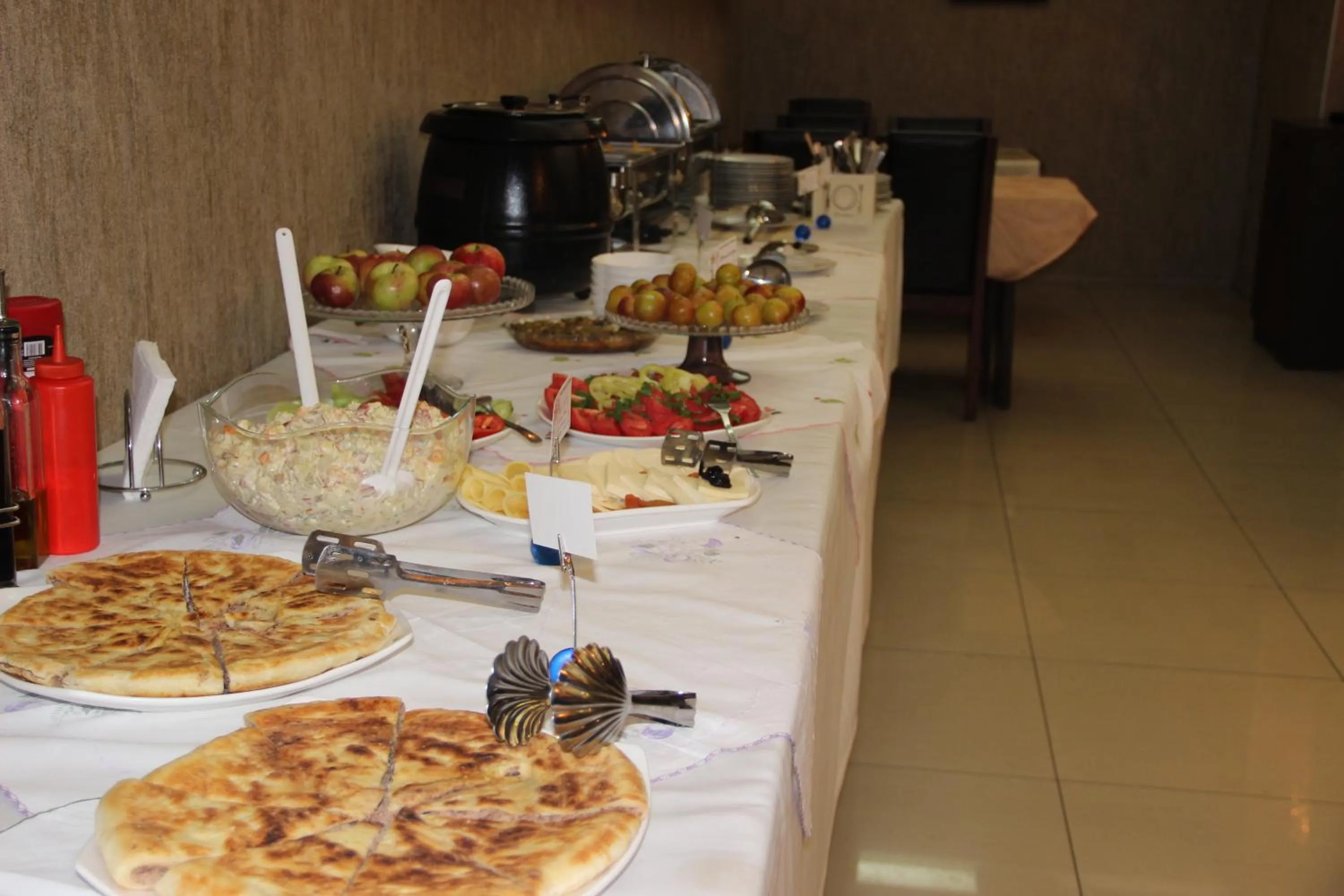 Restaurant/places to eat in Iliani Hotel