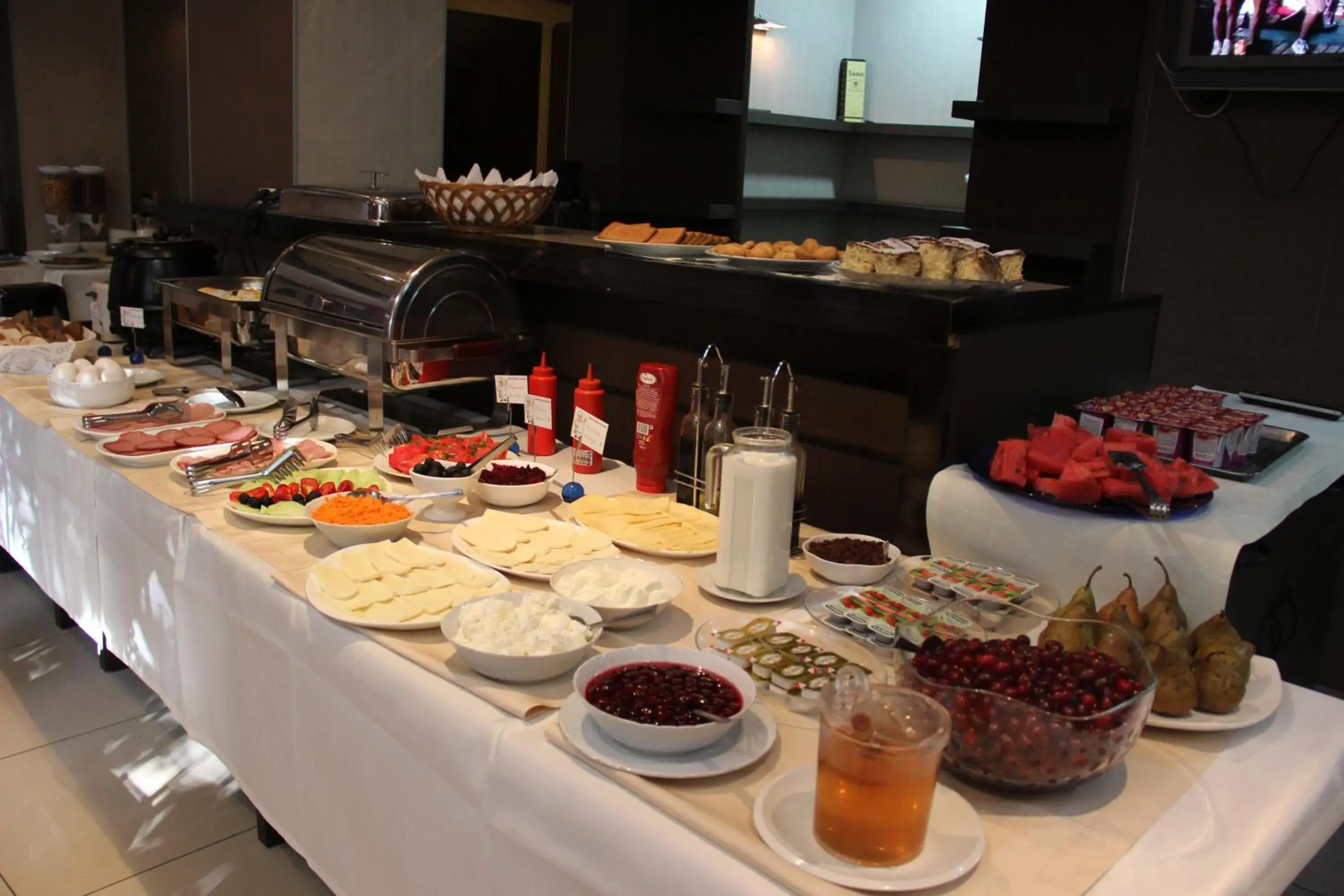 Restaurant/places to eat in Iliani Hotel Restaurant/places to eat in Iliani Hotel