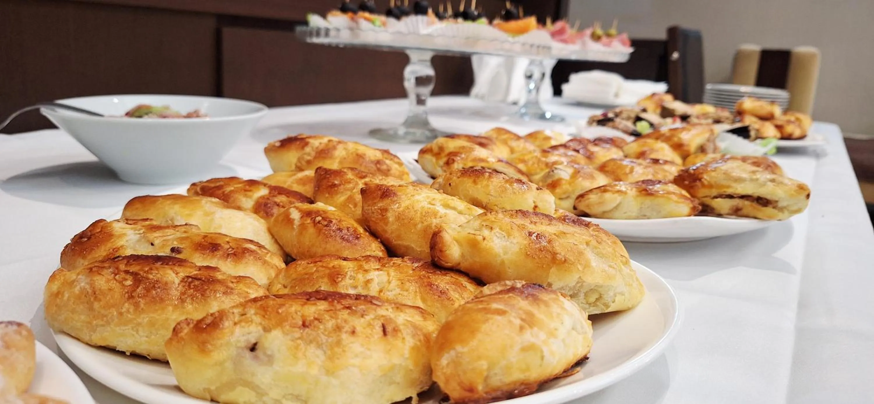 Restaurant/places to eat in Iliani Hotel