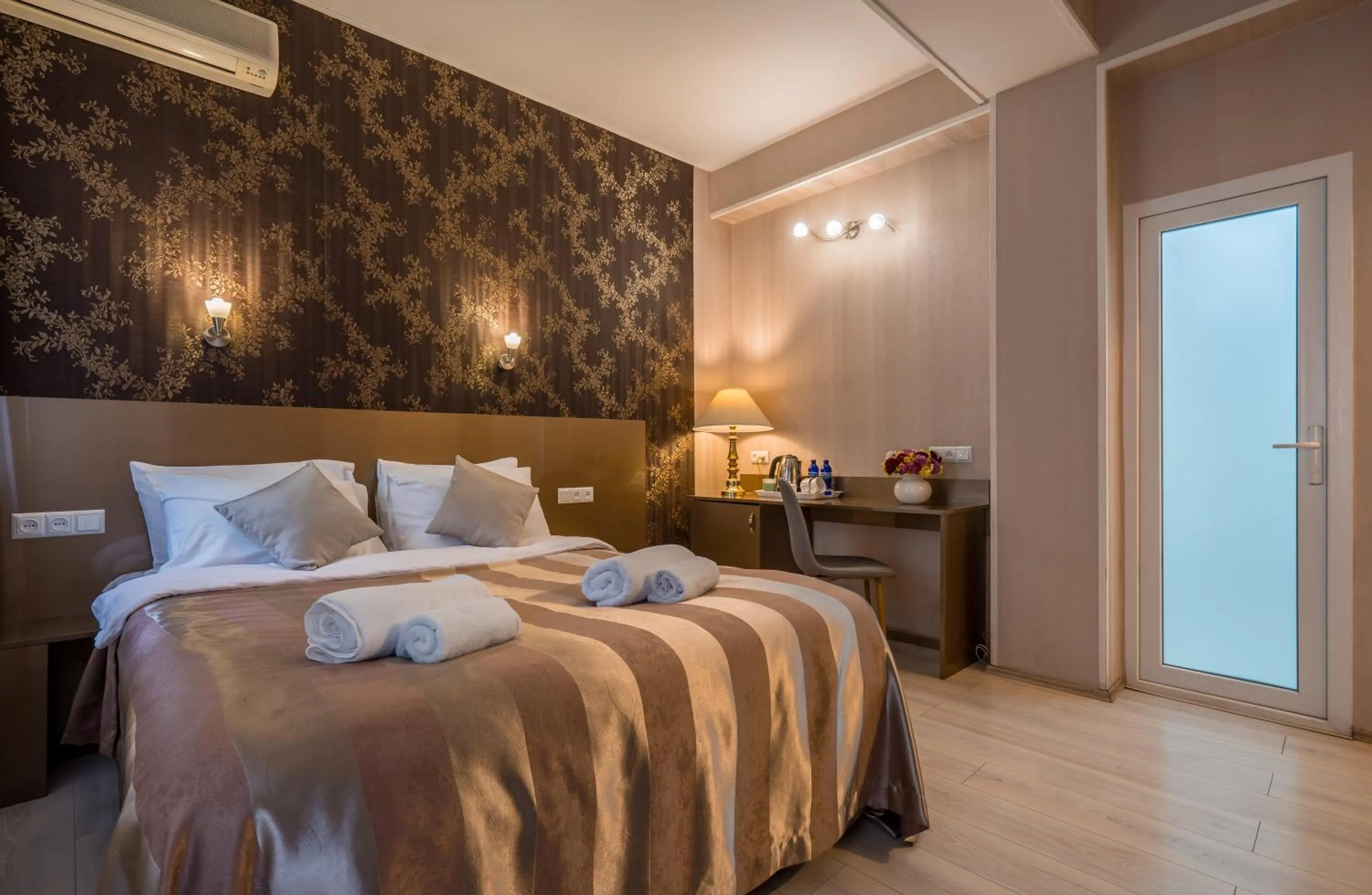 Bedroom, Bed in Iliani Hotel