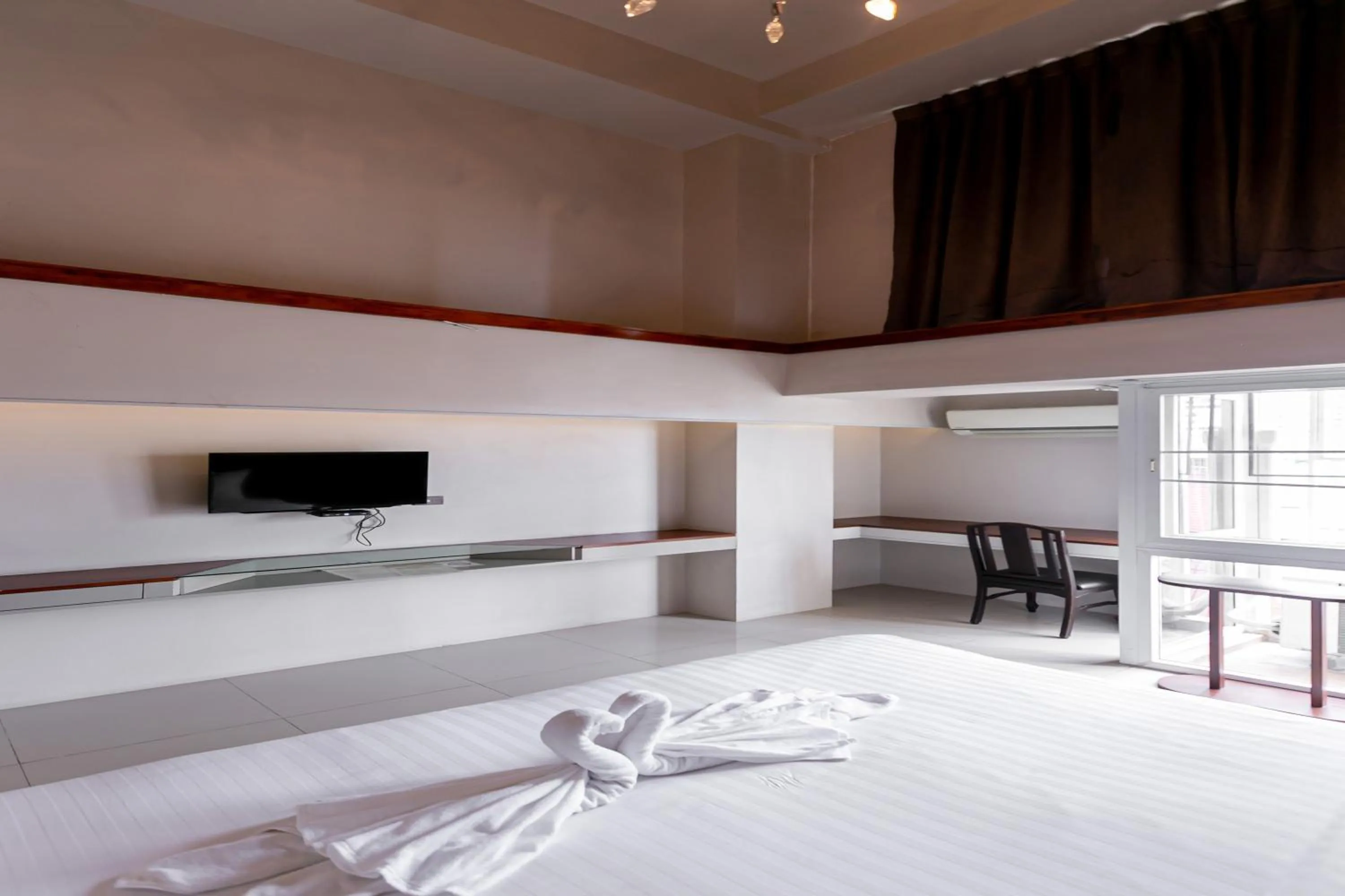 Bed in A Room Bangkok Sathorn