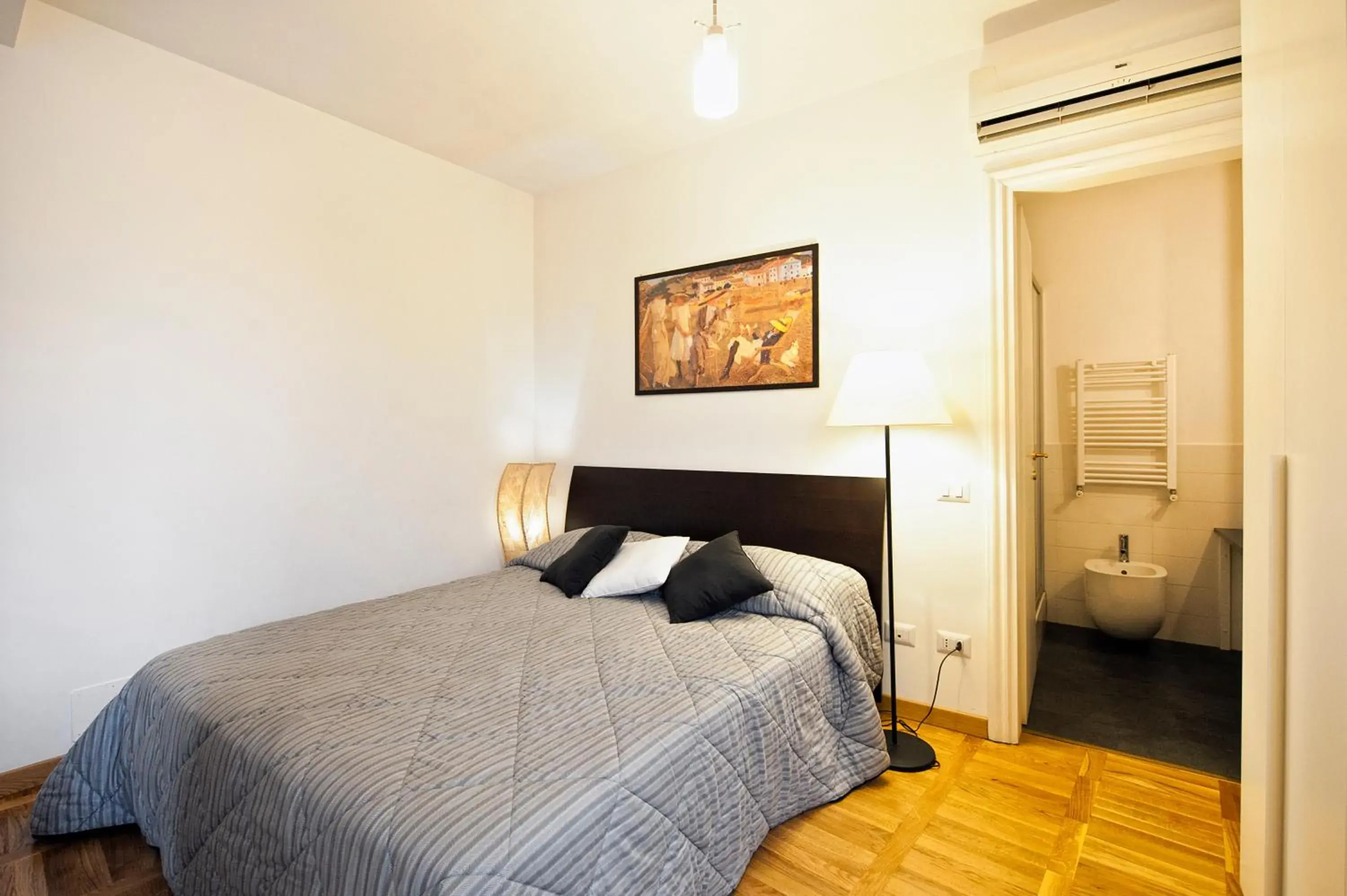 One-Bedroom Apartment - Separate Building in Romacentrarte One-Bedroom Apartment - Separate Building in Romacentrarte