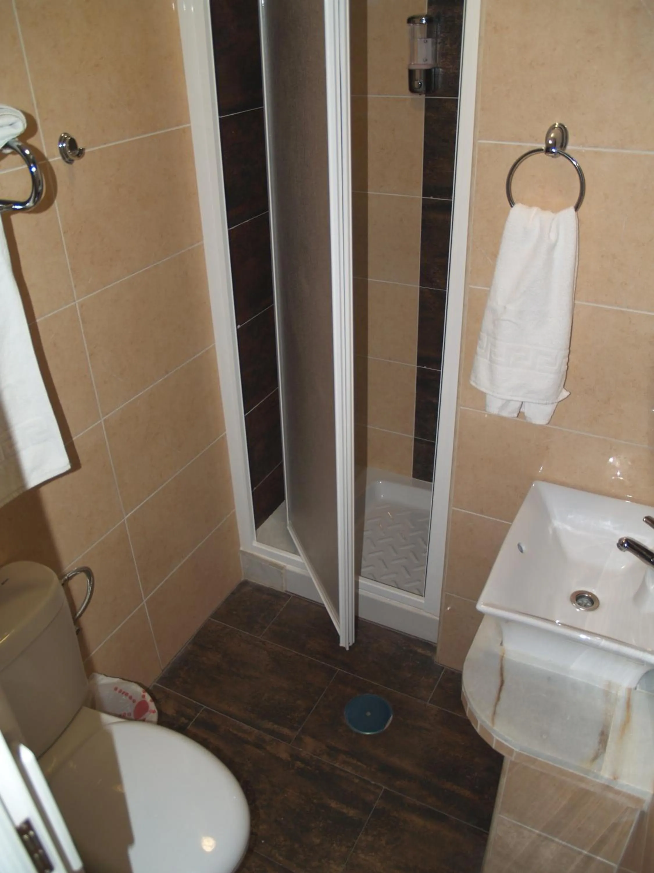 Bathroom in Hospedaje Lisboa Algeciras P Ca 0214 y A Ca 0232