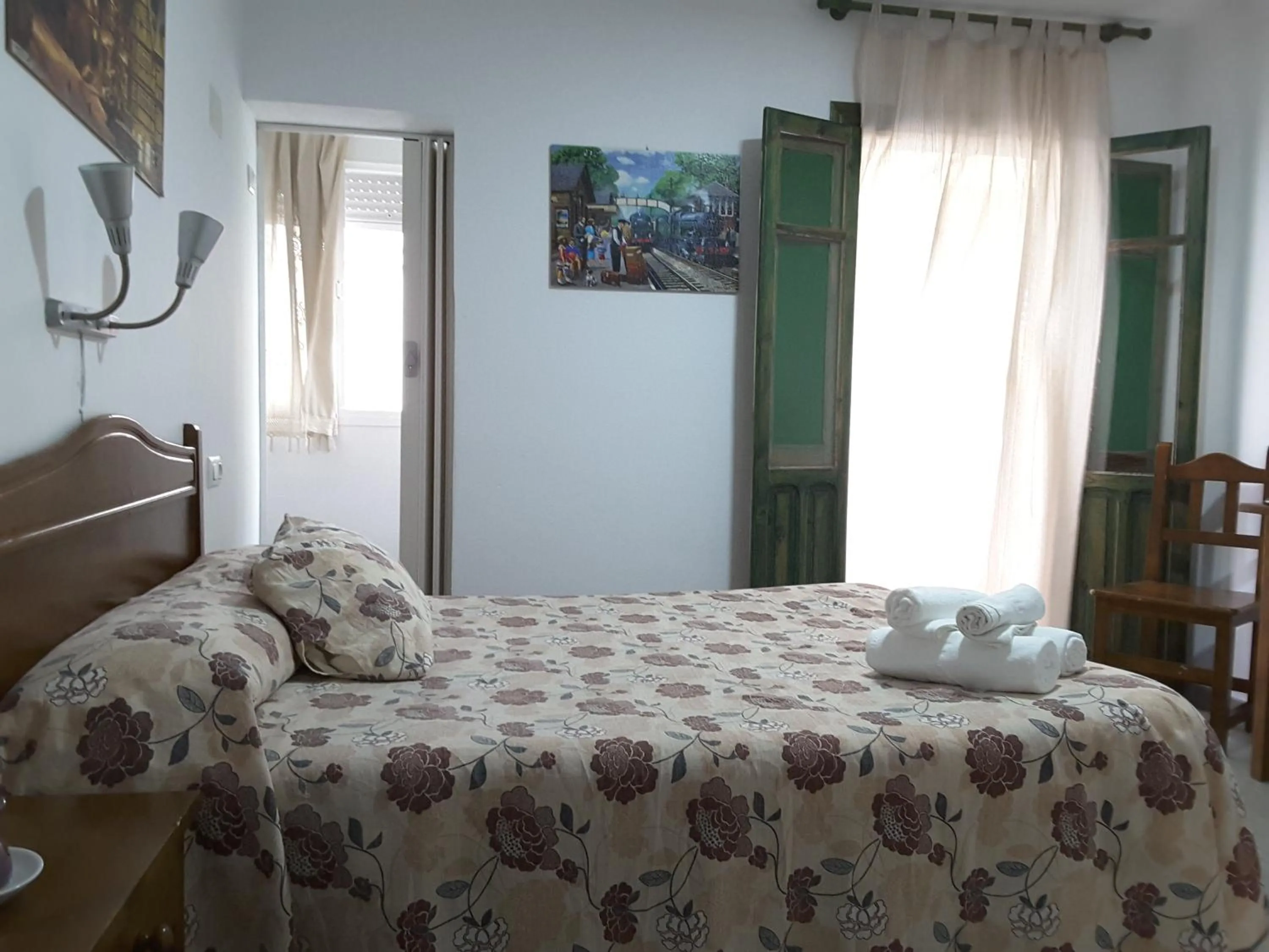 Day, Bed in Hospedaje Lisboa Algeciras P Ca 0214 y A Ca 0232