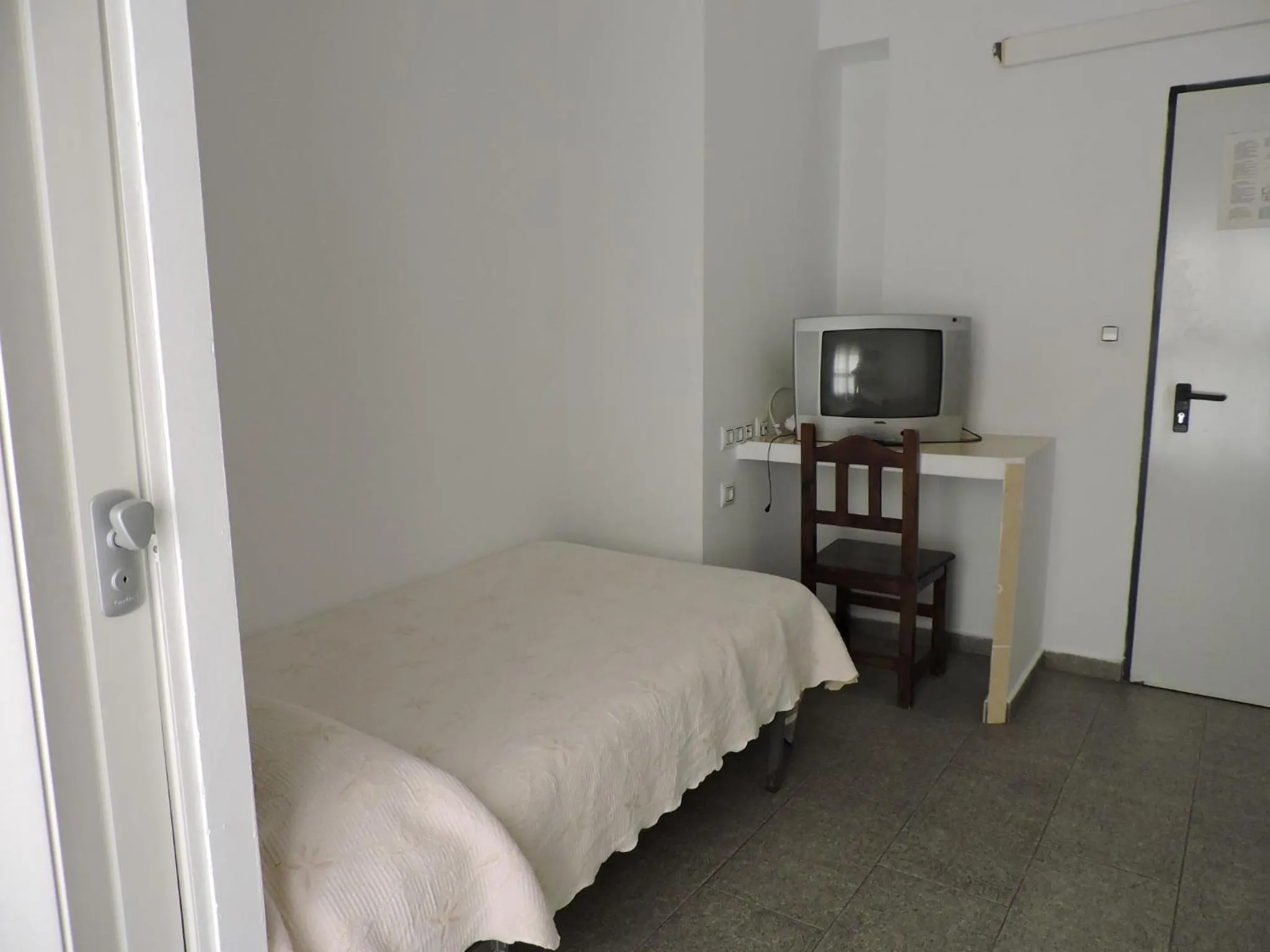 Photo of the whole room, Bed in Hospedaje Lisboa Algeciras P Ca 0214 y A Ca 0232