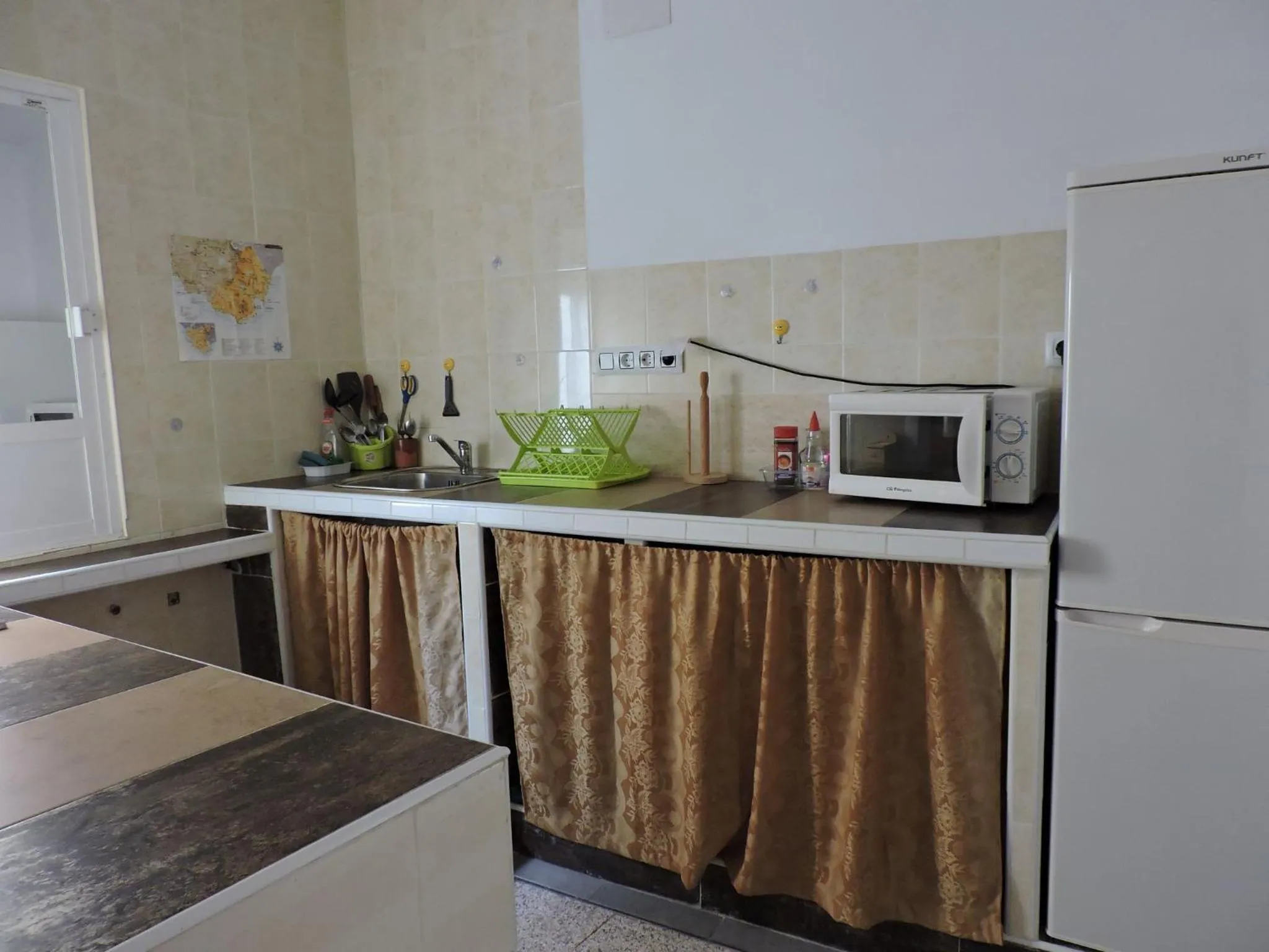 Kitchen or kitchenette in Hospedaje Lisboa Algeciras P Ca 0214 y A Ca 0232