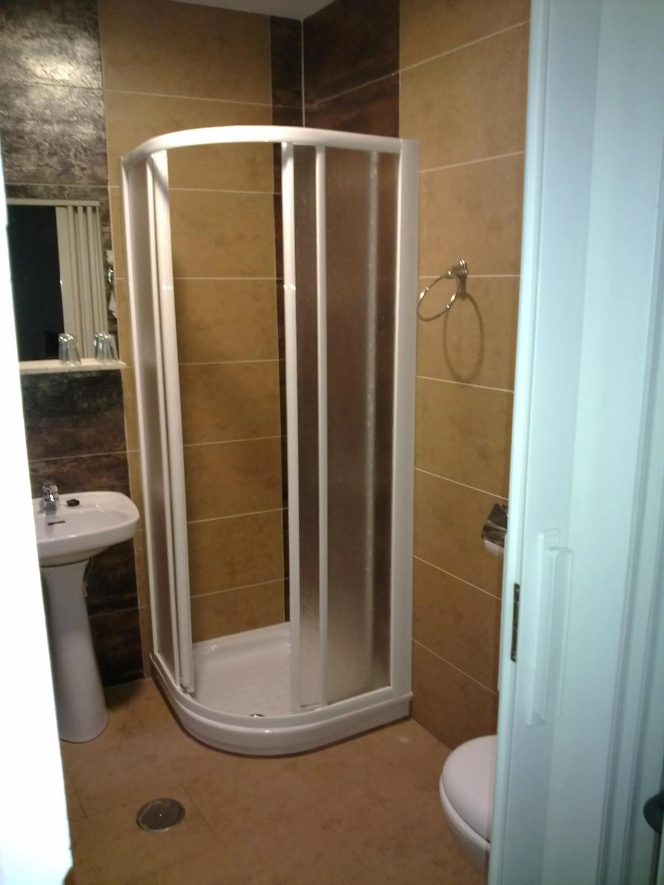 Bathroom in Hospedaje Lisboa Algeciras P Ca 0214 y A Ca 0232