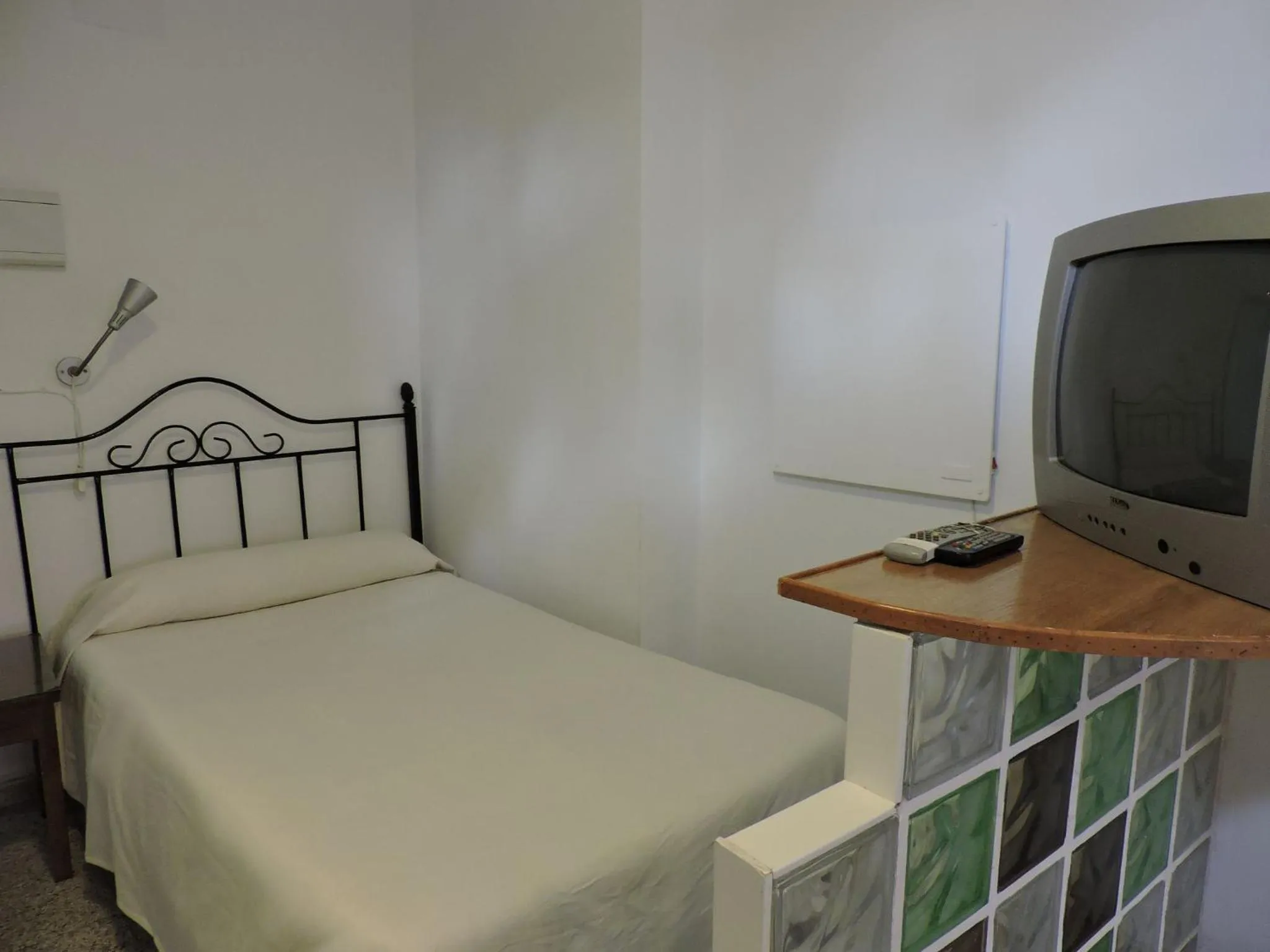 Photo of the whole room, Bed in Hospedaje Lisboa Algeciras P Ca 0214 y A Ca 0232