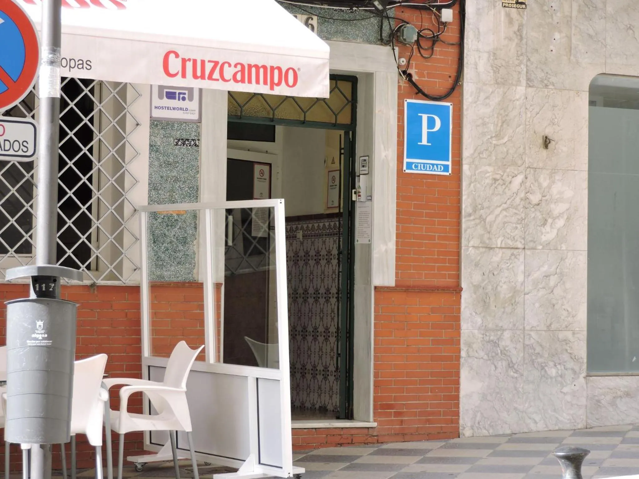 Facade/entrance in Hospedaje Lisboa Algeciras P Ca 0214 y A Ca 0232
