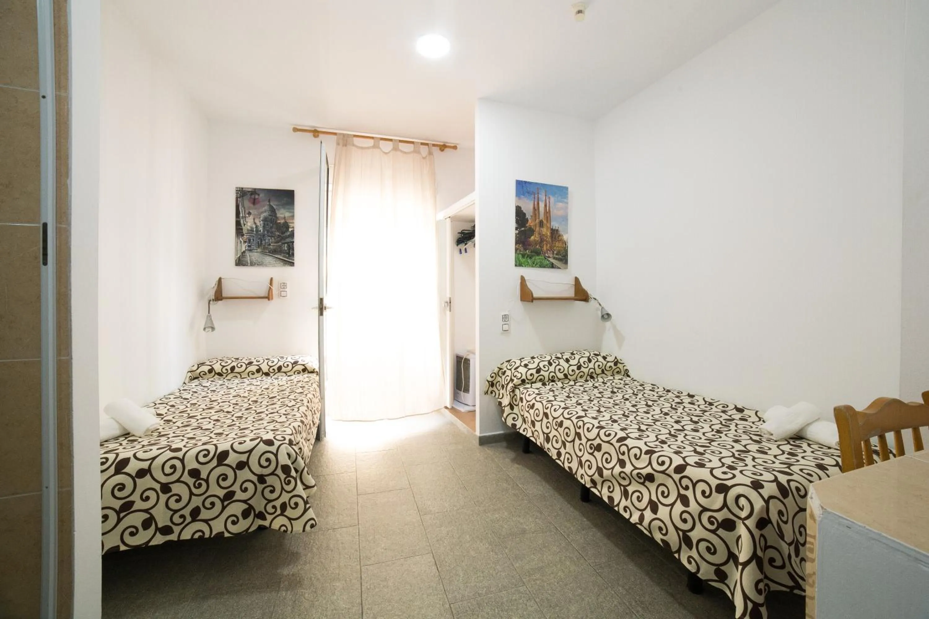 Bathroom, Bed in Hospedaje Lisboa Algeciras P Ca 0214 y A Ca 0232