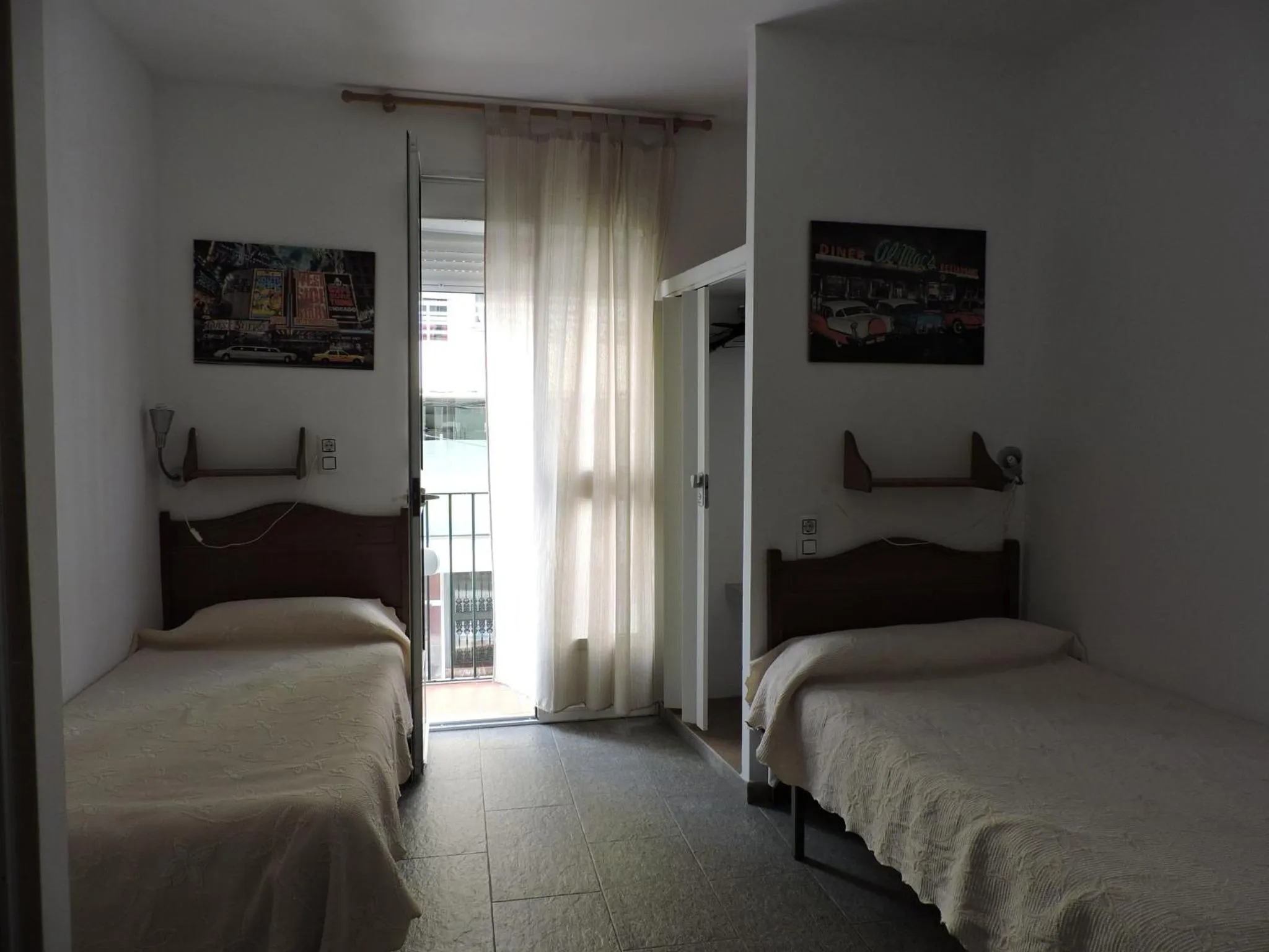 Day, Bed in Hospedaje Lisboa Algeciras P Ca 0214 y A Ca 0232