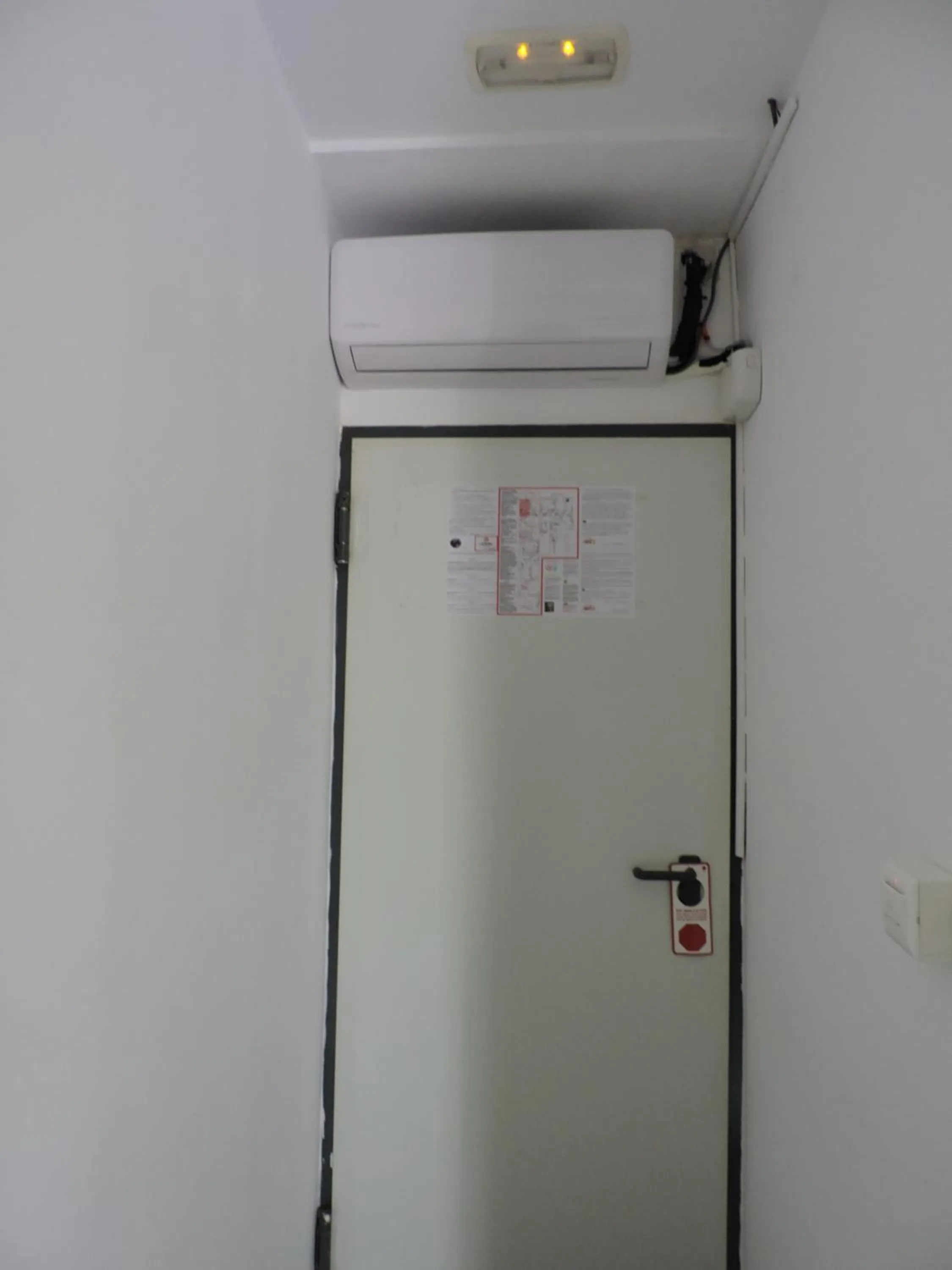 air conditioner in Hospedaje Lisboa Algeciras P Ca 0214 y A Ca 0232