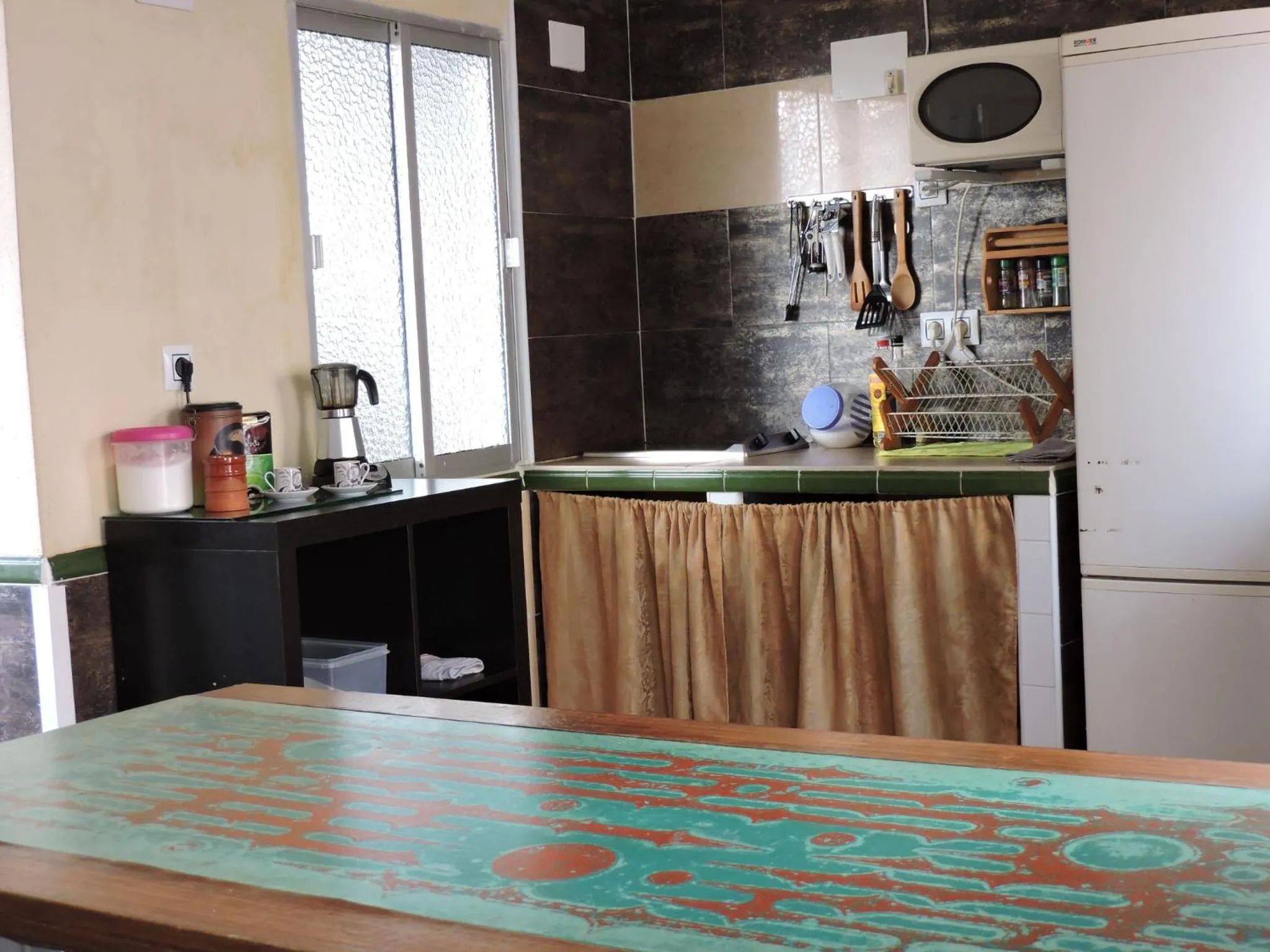 Kitchen or kitchenette in Hospedaje Lisboa Algeciras P Ca 0214 y A Ca 0232