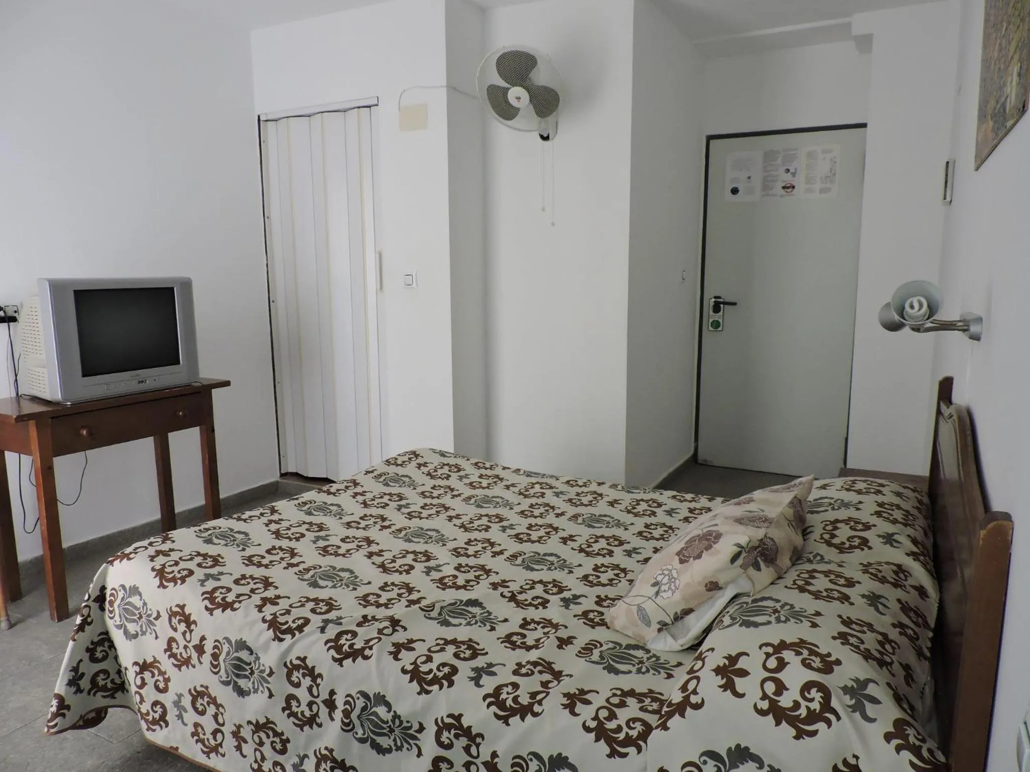 Photo of the whole room, Bed in Hospedaje Lisboa Algeciras P Ca 0214 y A Ca 0232