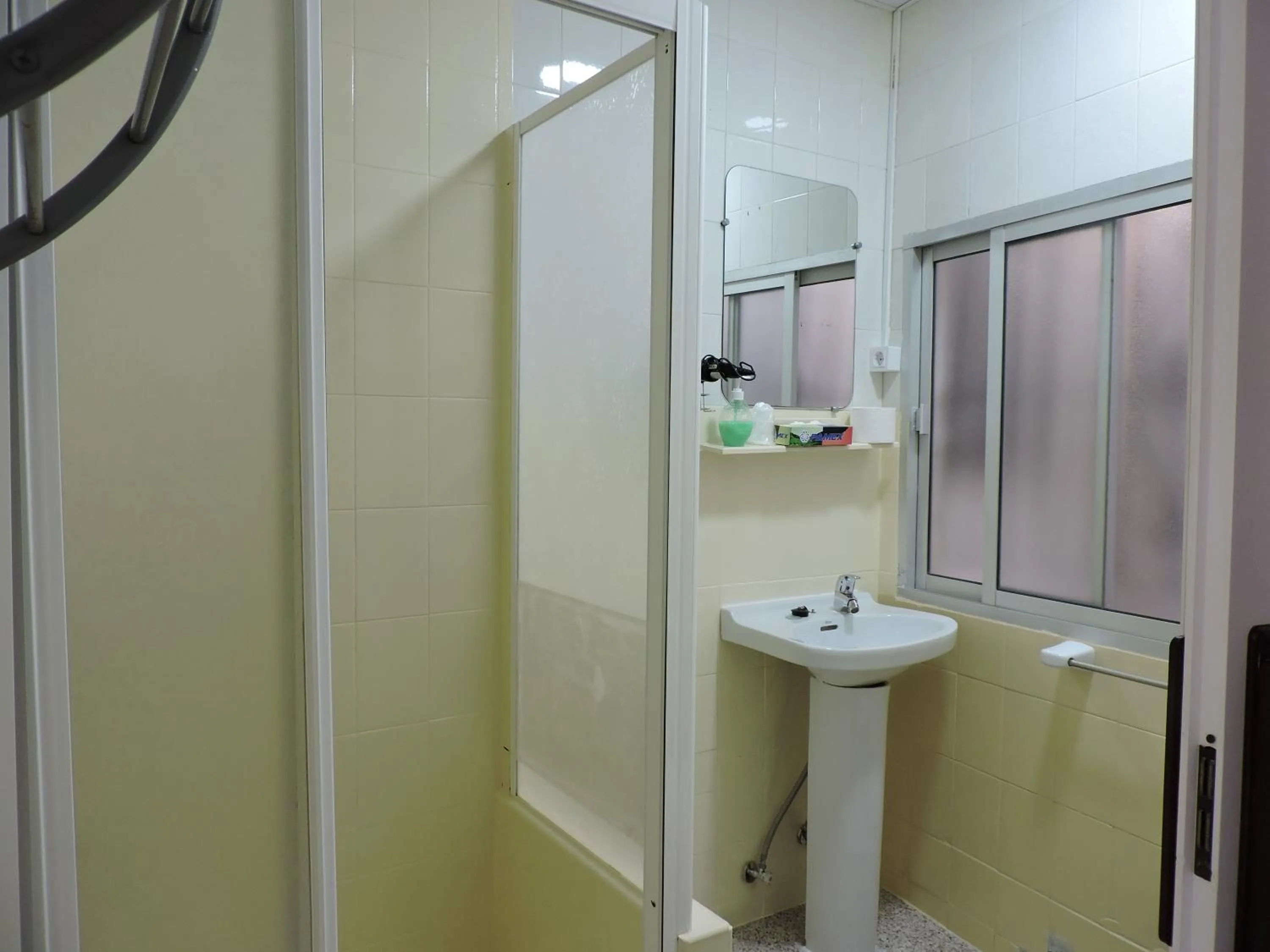 Toilet in Hospedaje Lisboa Algeciras P Ca 0214 y A Ca 0232