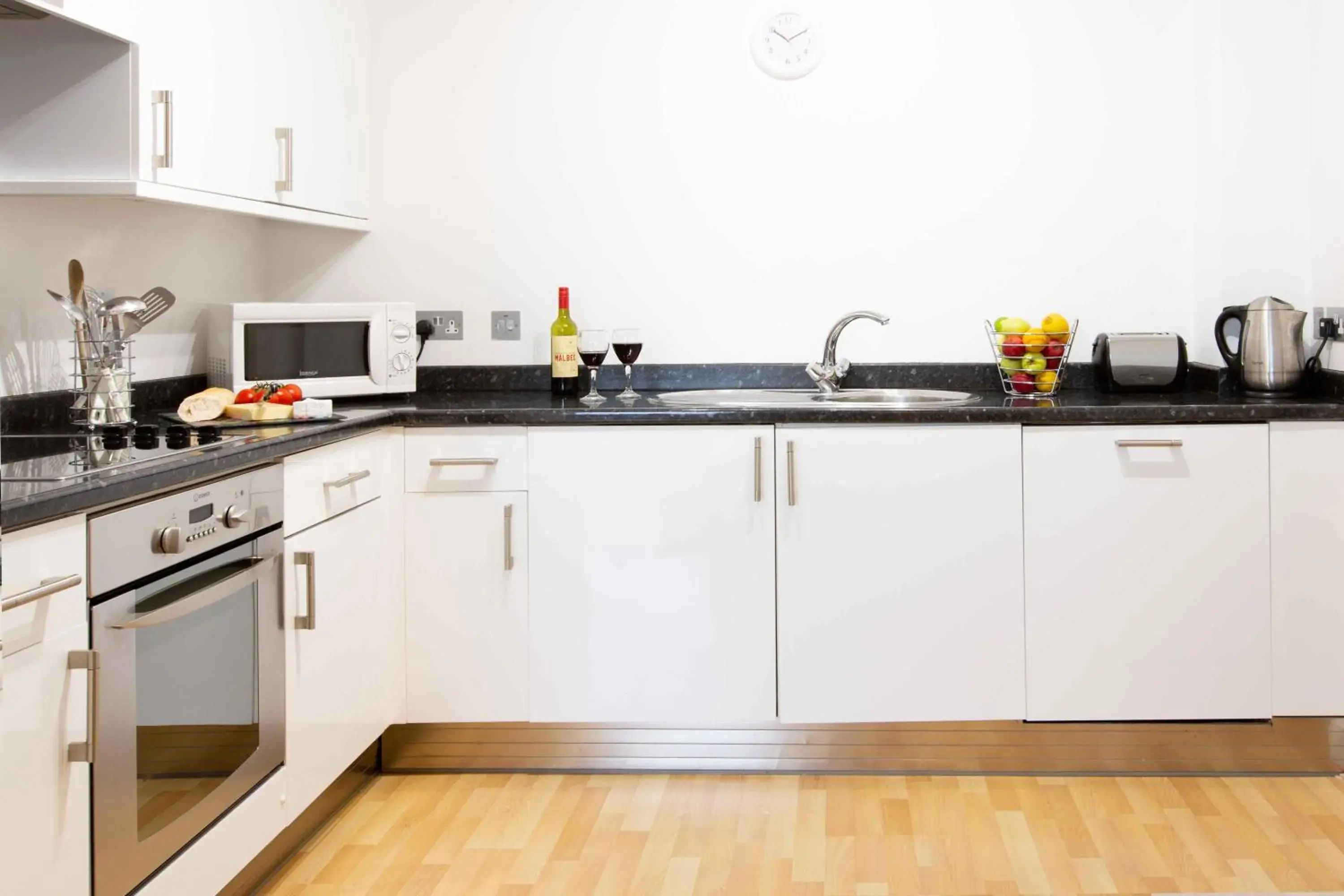 Kitchen or kitchenette in SACO Jersey - Merlin House Kitchen or kitchenette in SACO Jersey - Merlin House