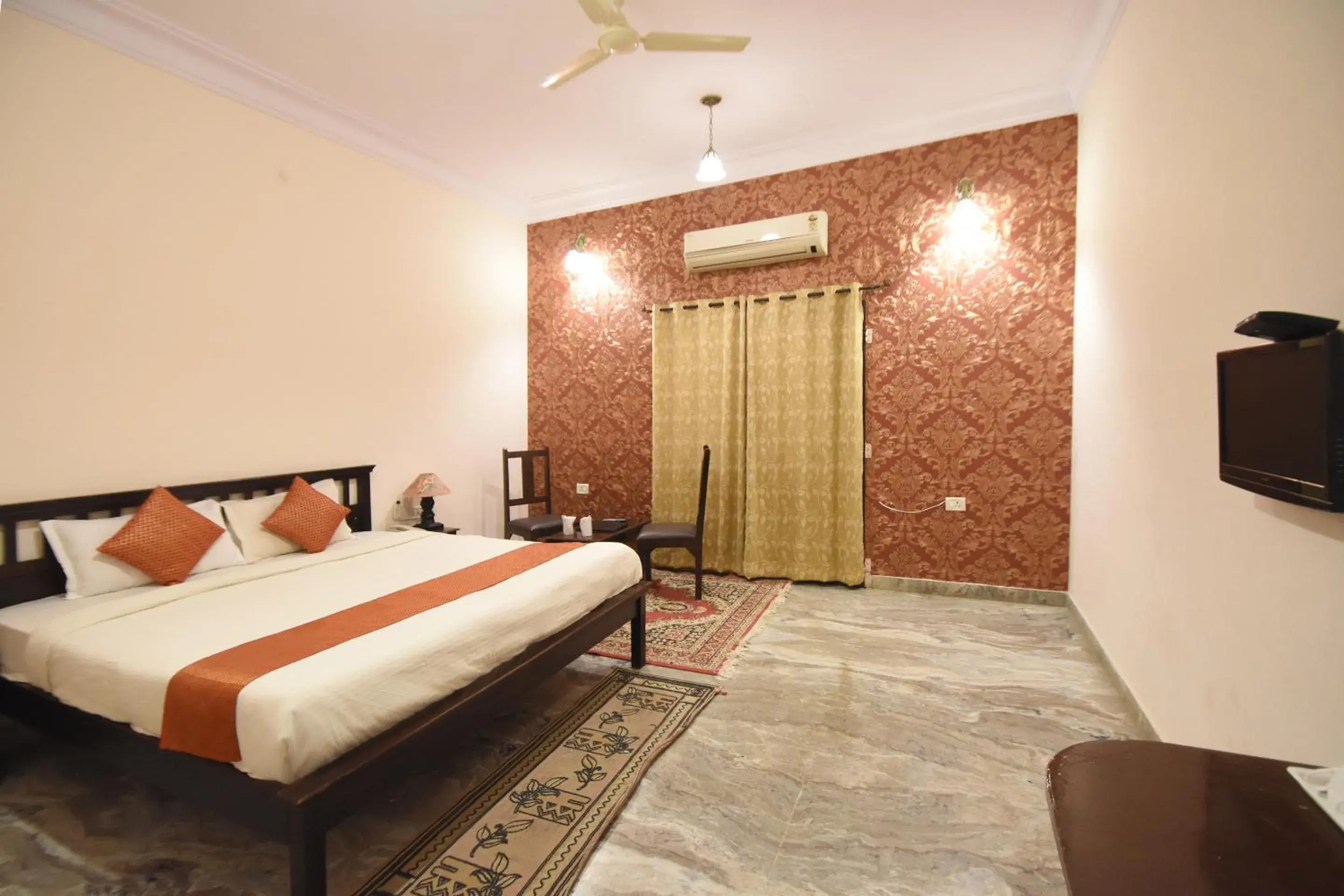 Bed in Satyam Palace Resort Bed in Satyam Palace Resort