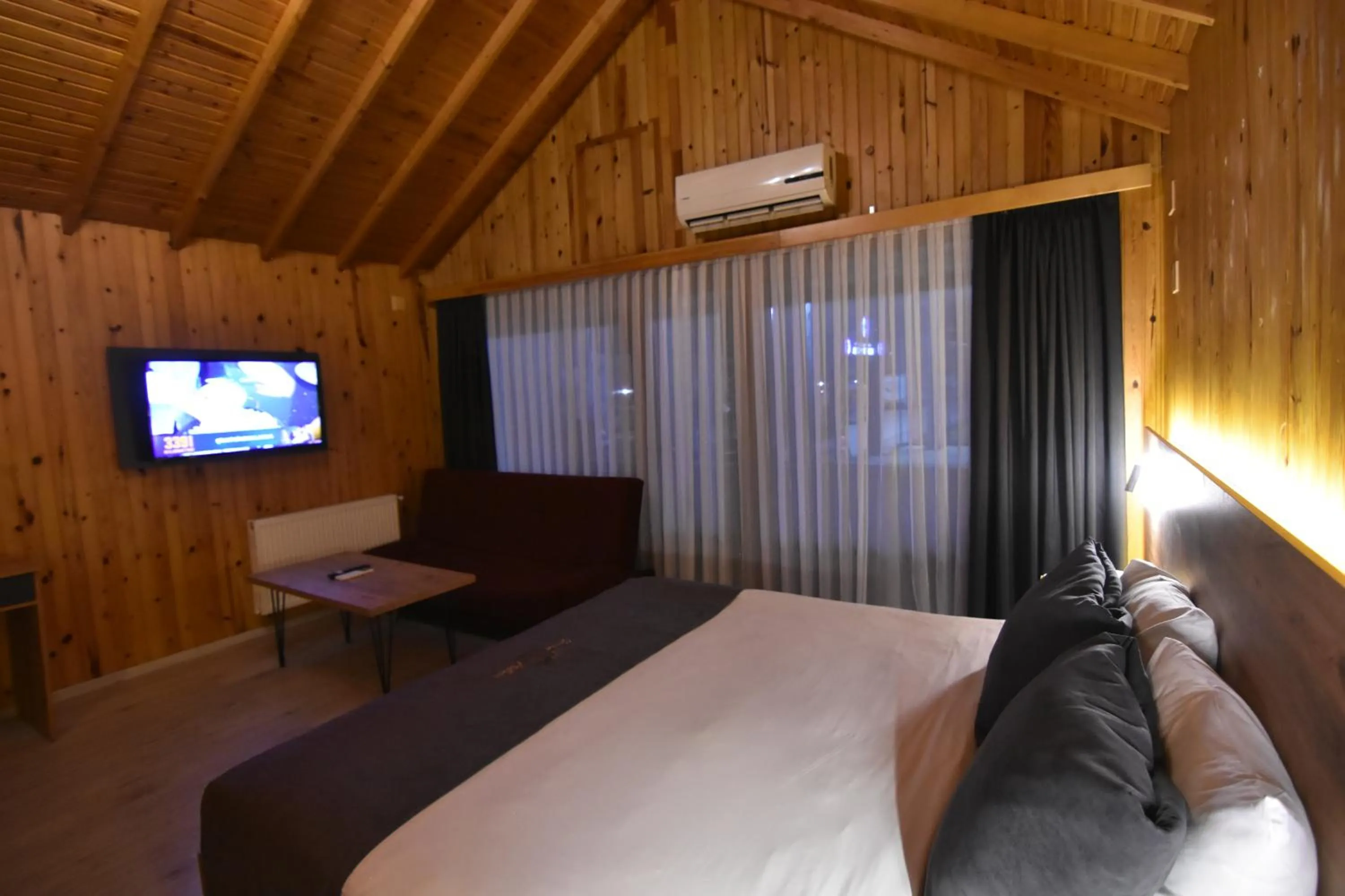 Bed in Green Palace Suite Hotel