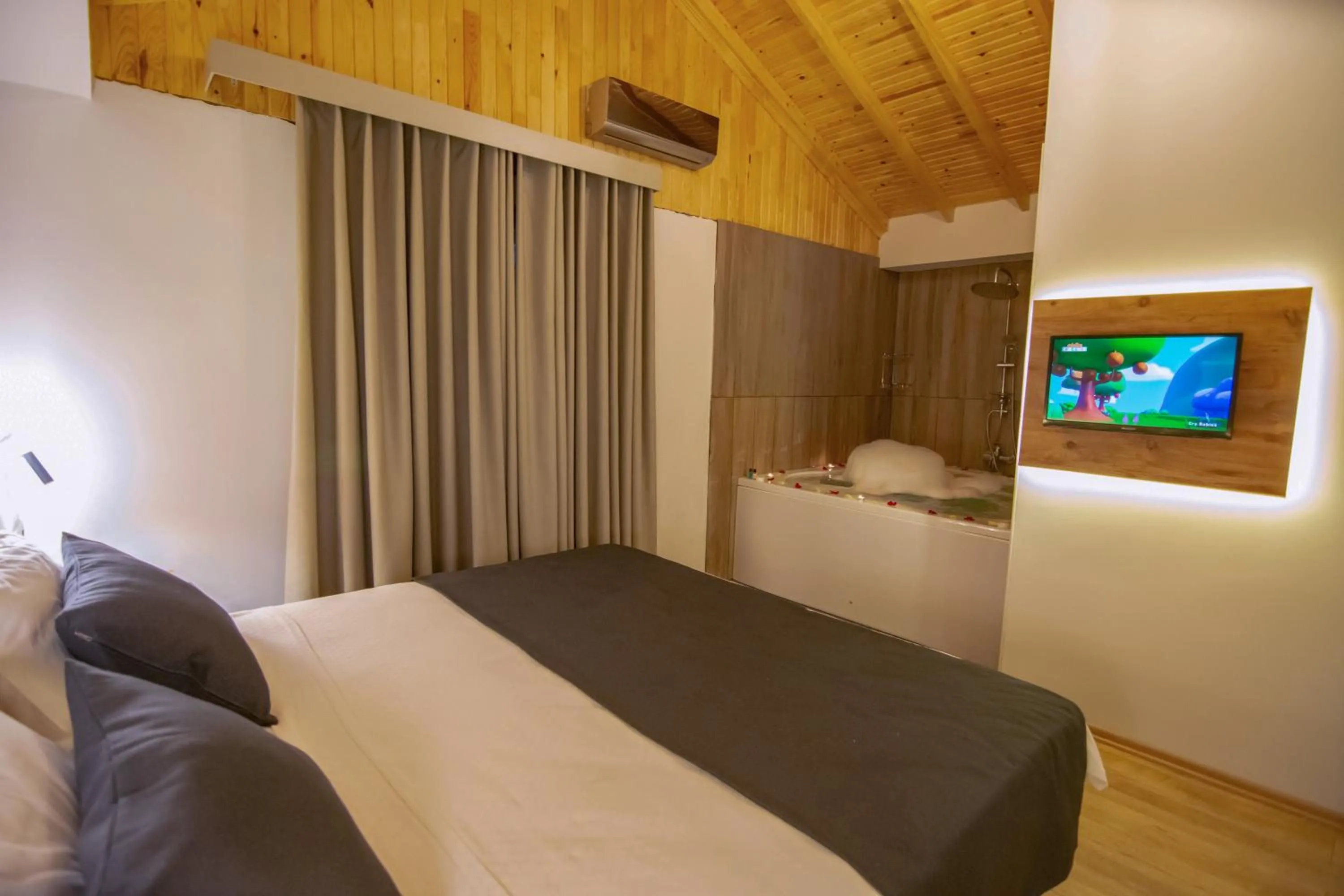 Bed in Green Palace Suite Hotel