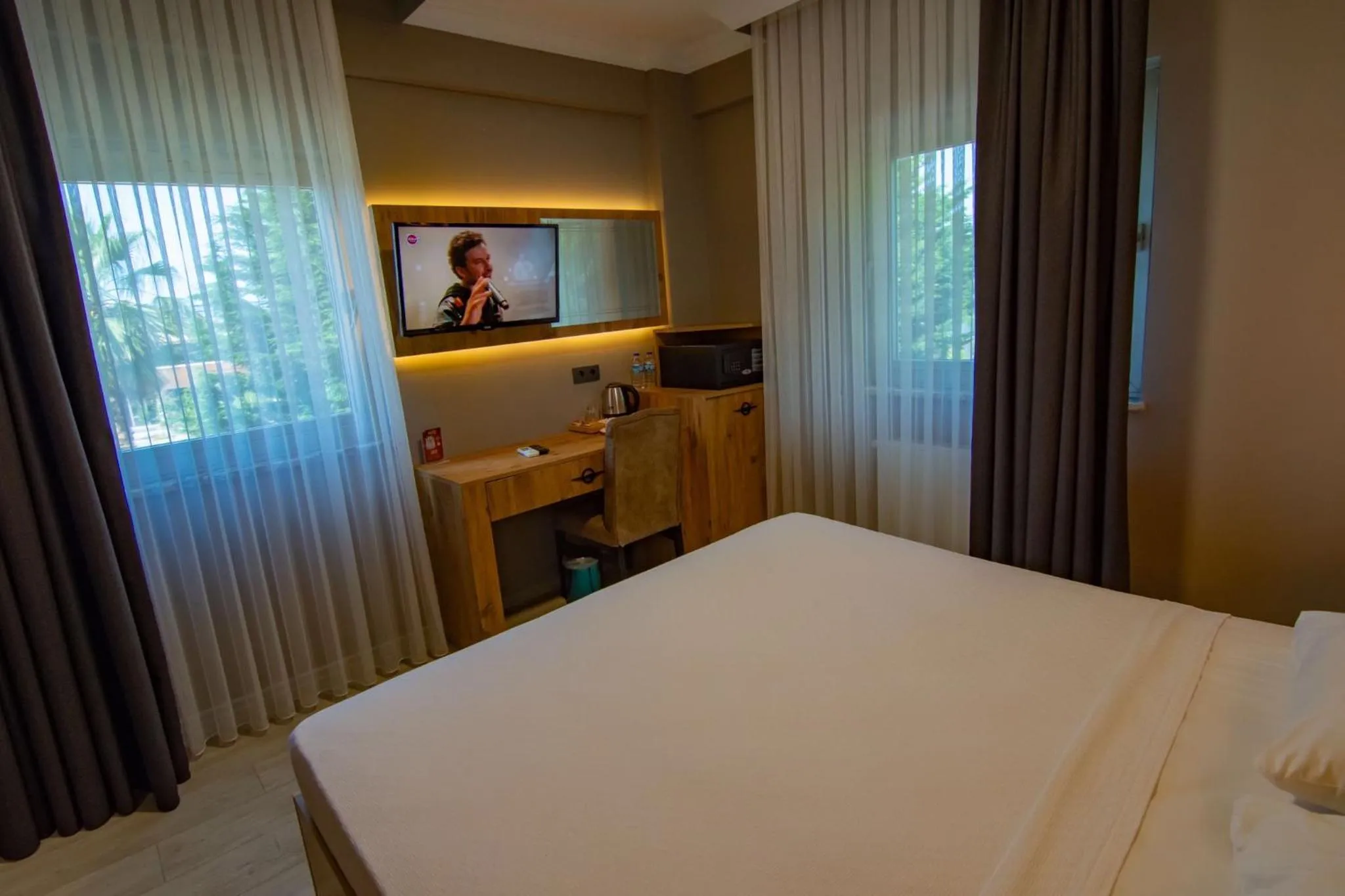 Bed in Green Palace Suite Hotel