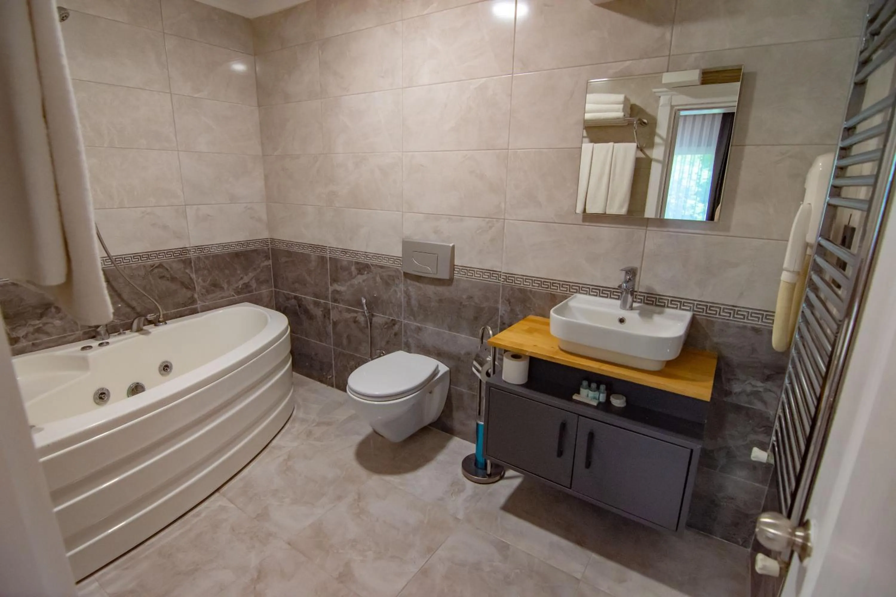 Green Palace Suite Hotel