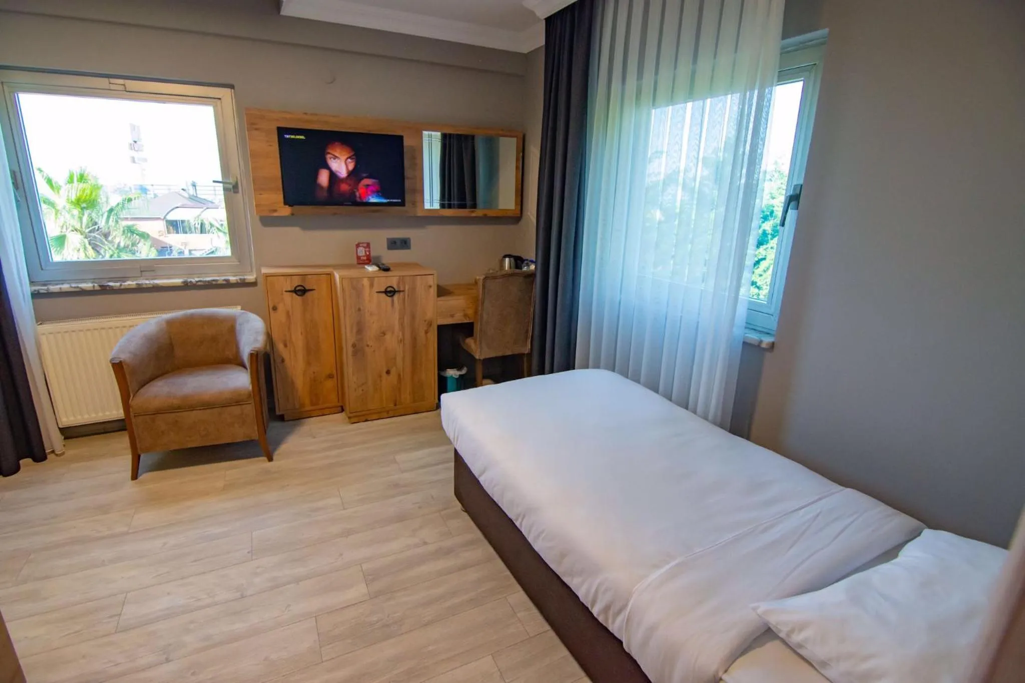 Bed in Green Palace Suite Hotel