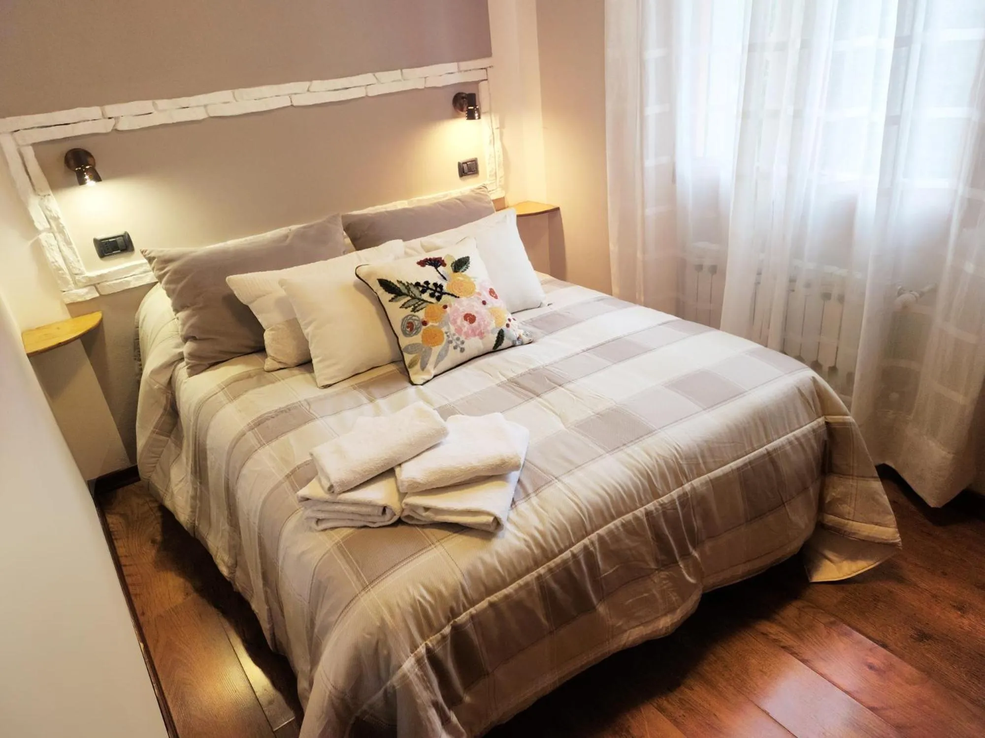 Photo of the whole room, Bed in Locanda Romana