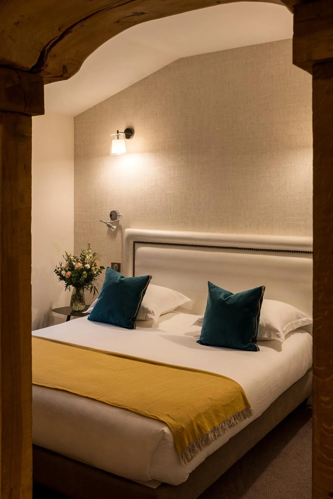 Bed in Hôtel Le Griffon d'Or