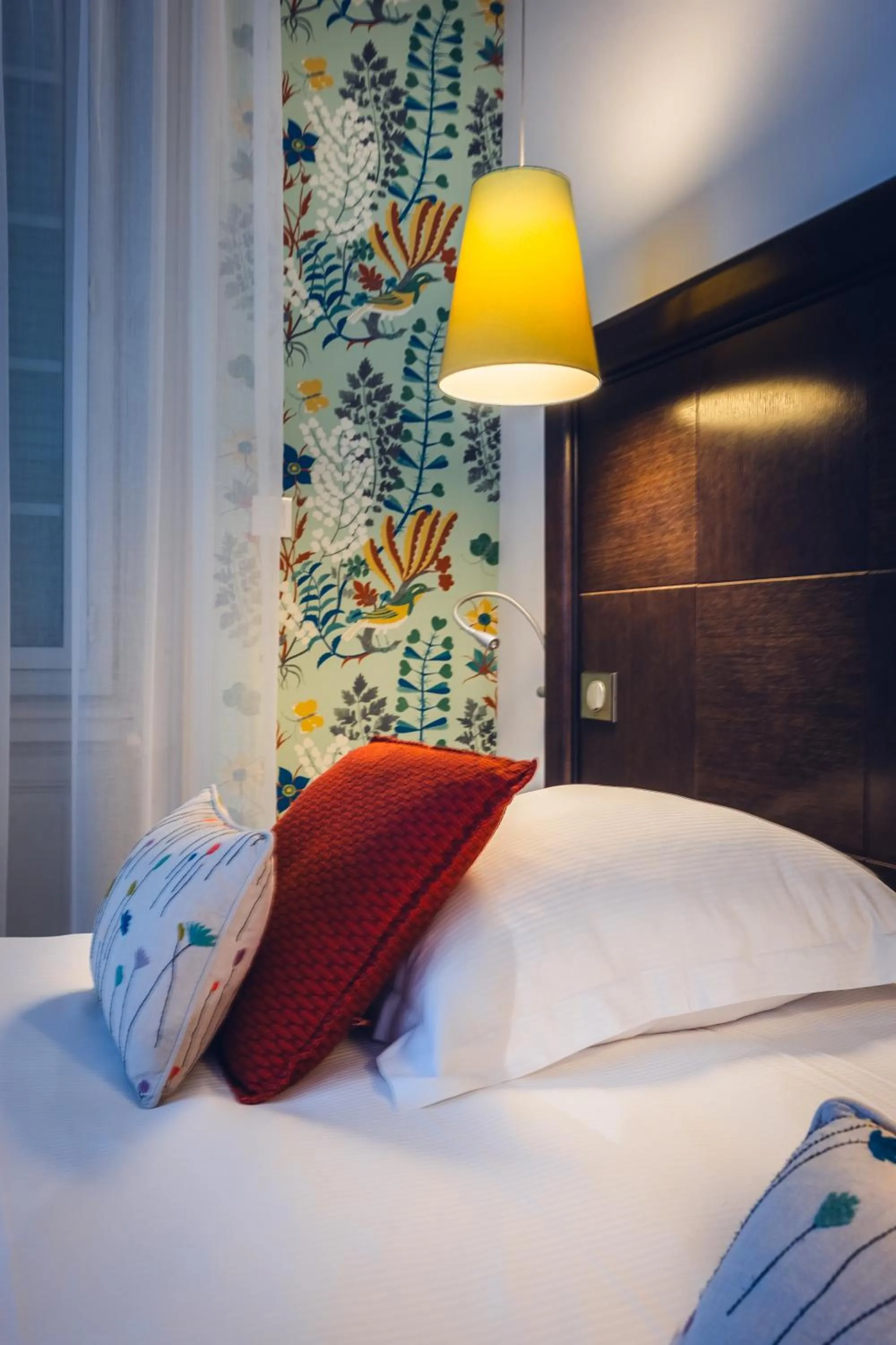 Decorative detail, Bed in Hôtel Le Griffon d'Or