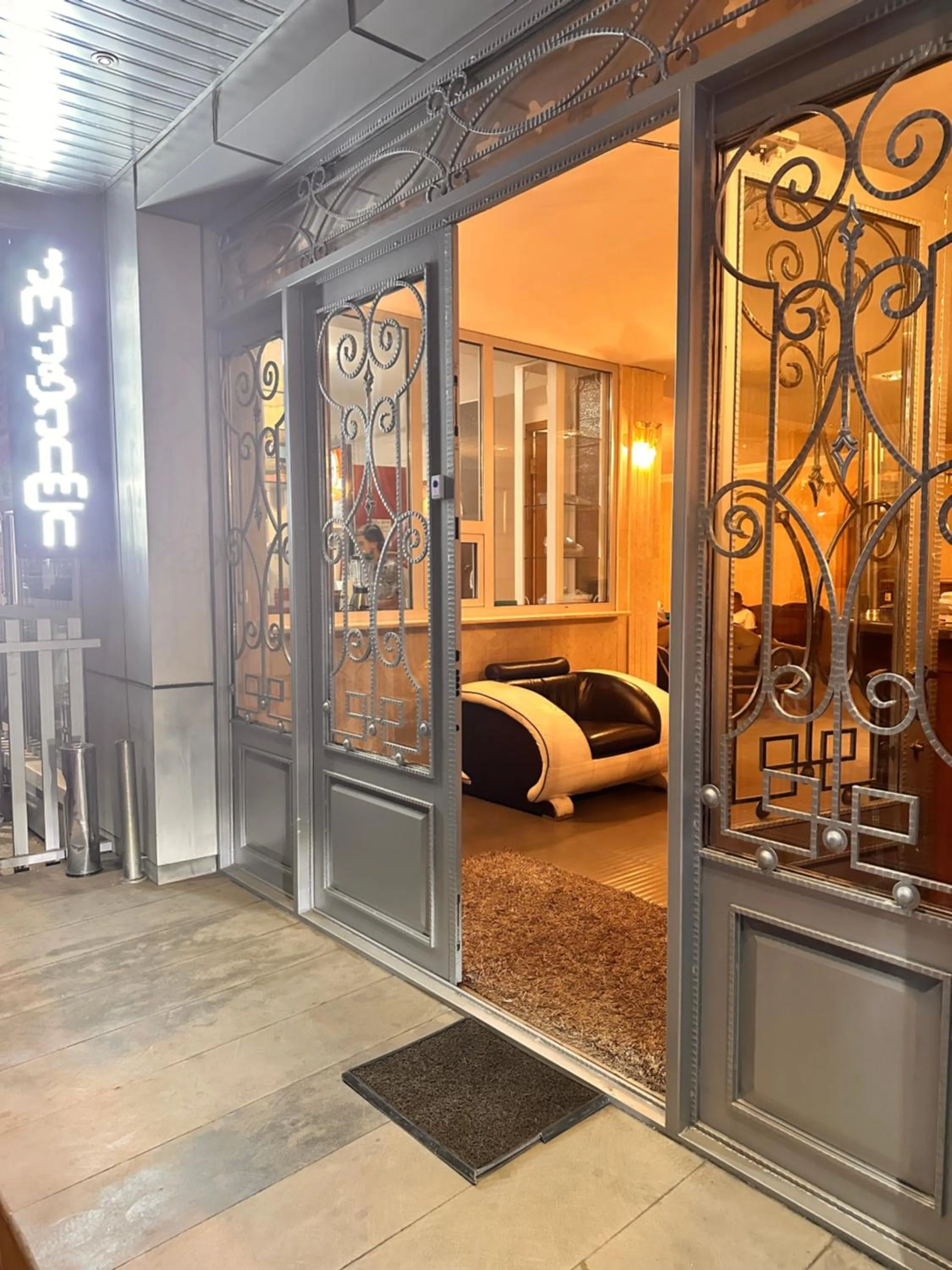 Facade/entrance in Iceberg Hotel