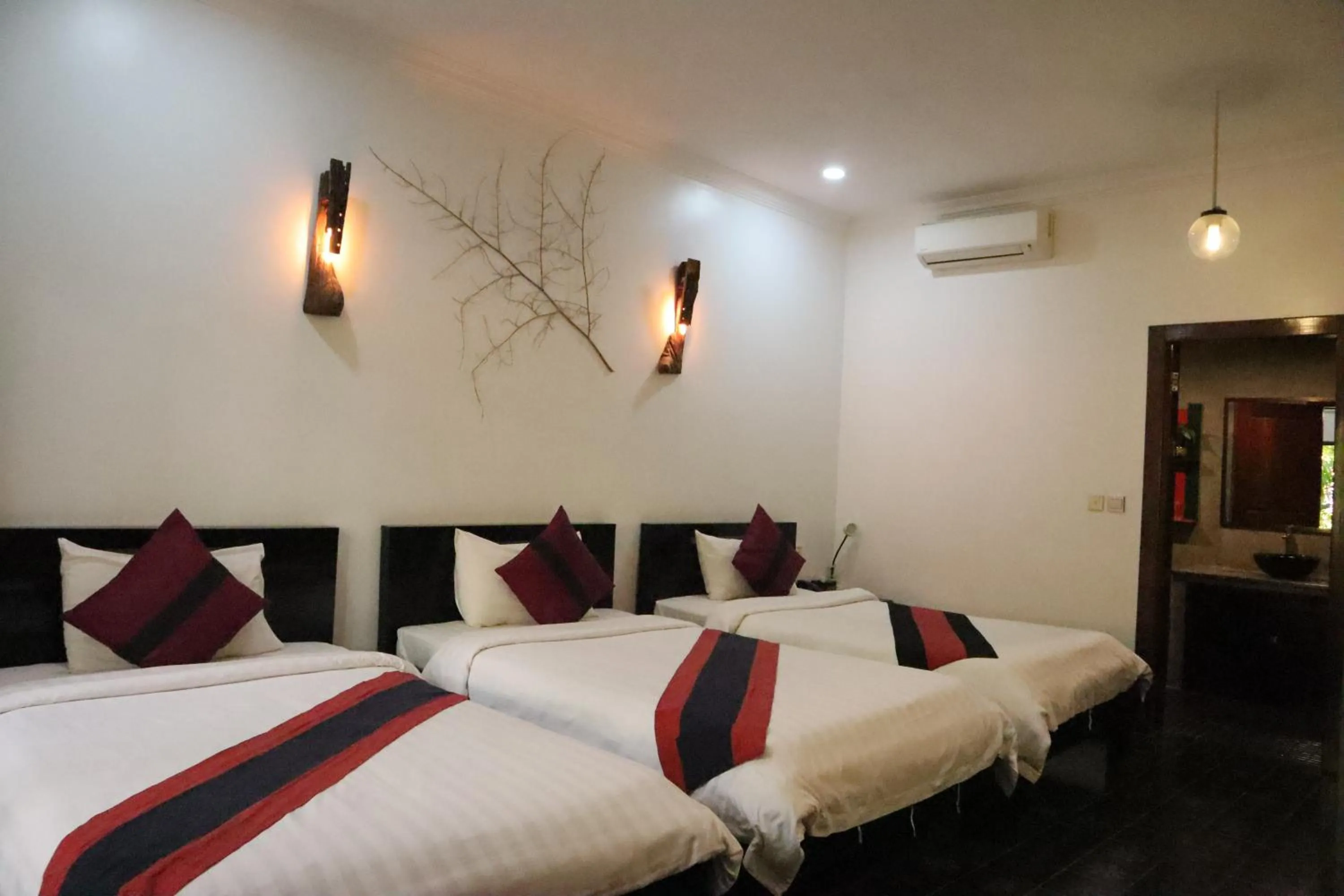 Bed in La Niche D'angkor Boutique Hotel