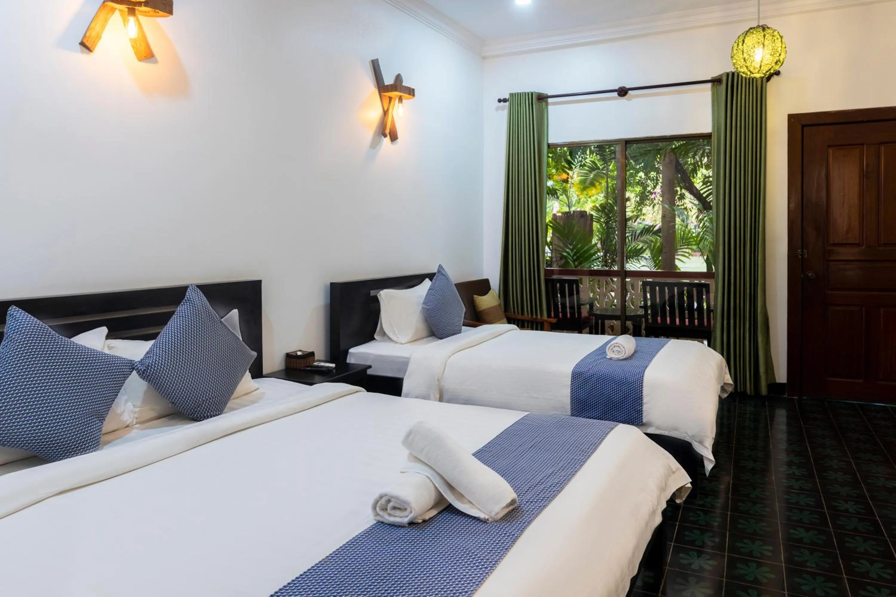 Balcony/Terrace, Bed in La Niche D'angkor Boutique Hotel