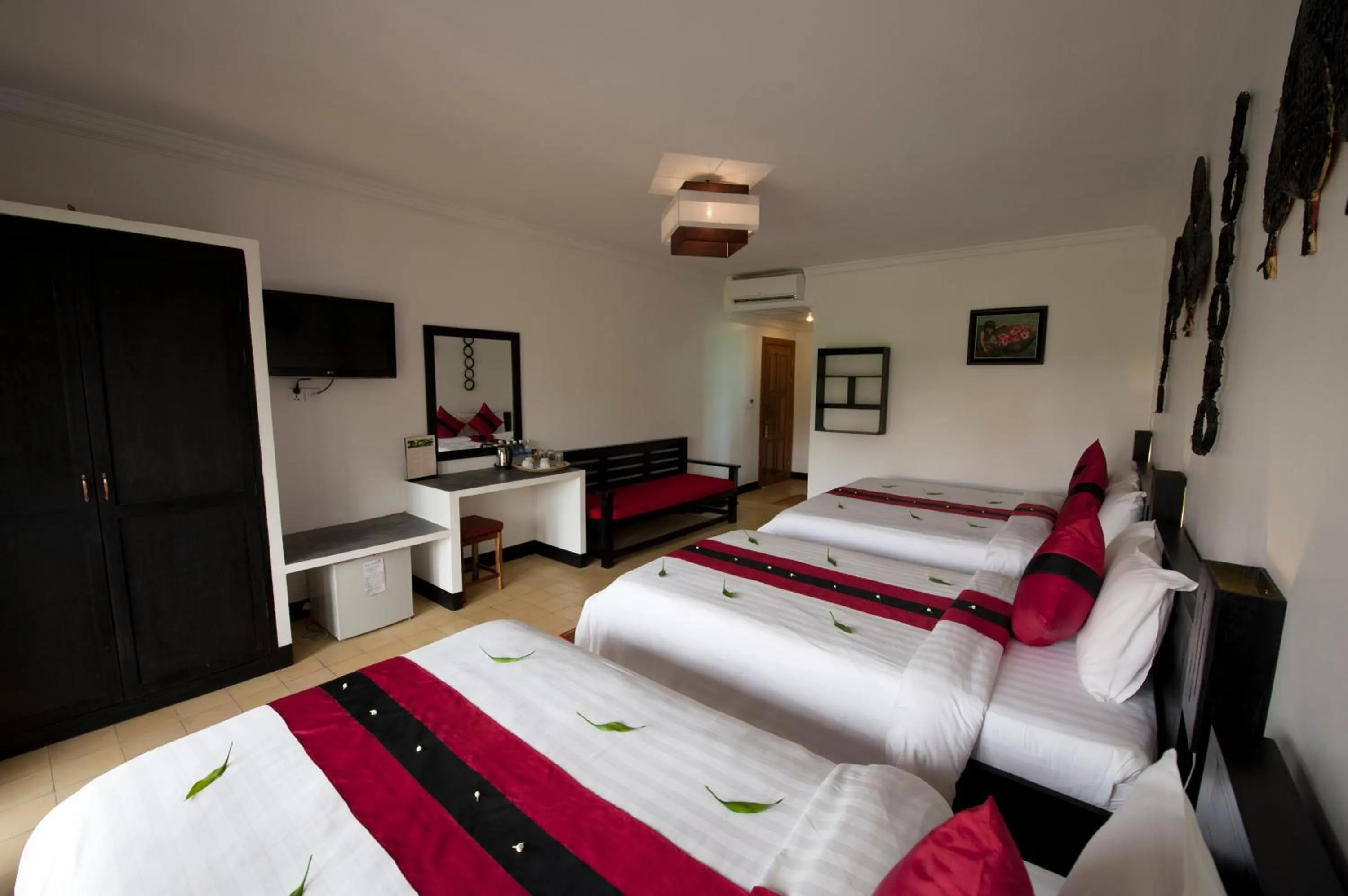 Photo of the whole room, Bed in La Niche D'angkor Boutique Hotel