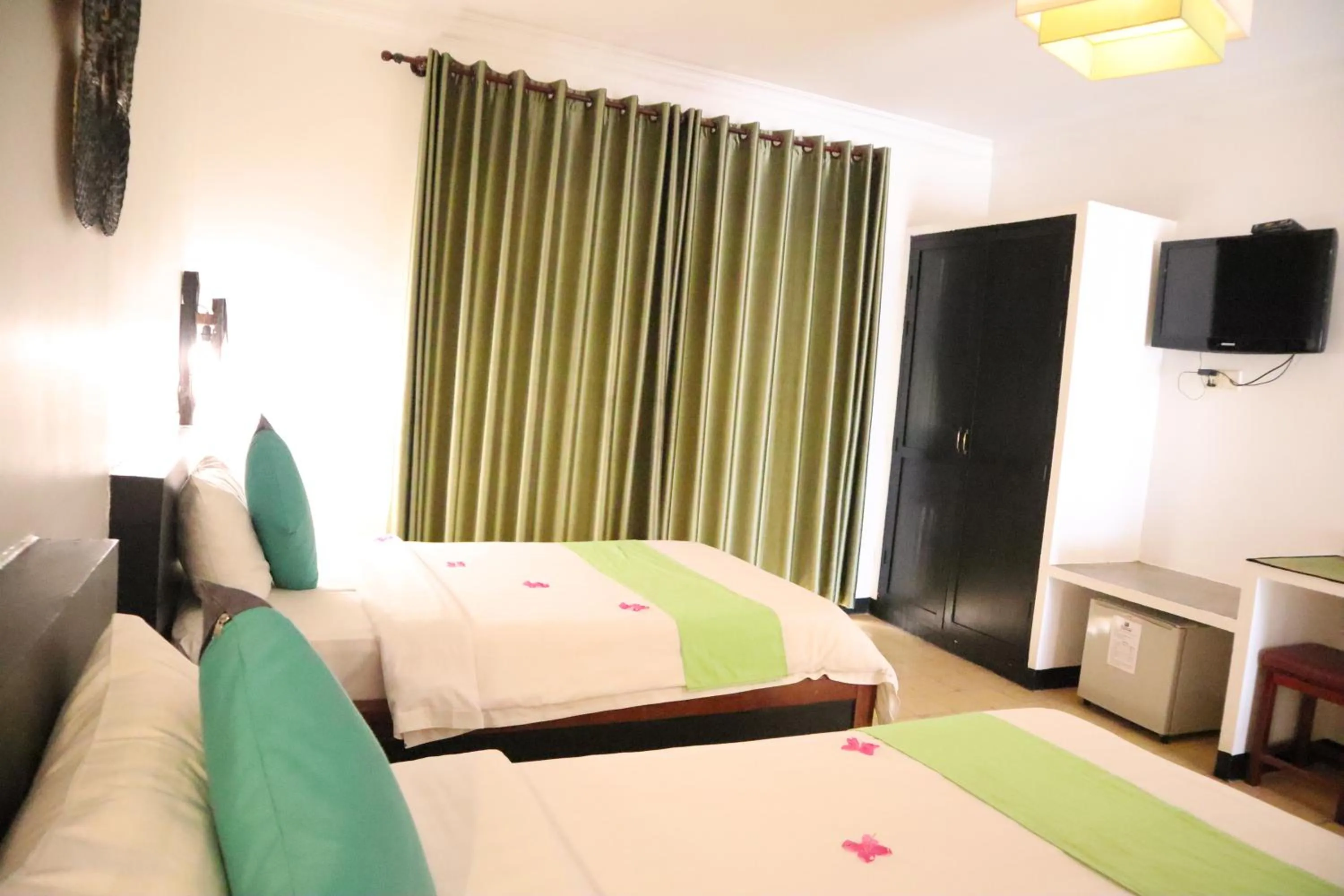 Photo of the whole room, Bed in La Niche D'angkor Boutique Hotel