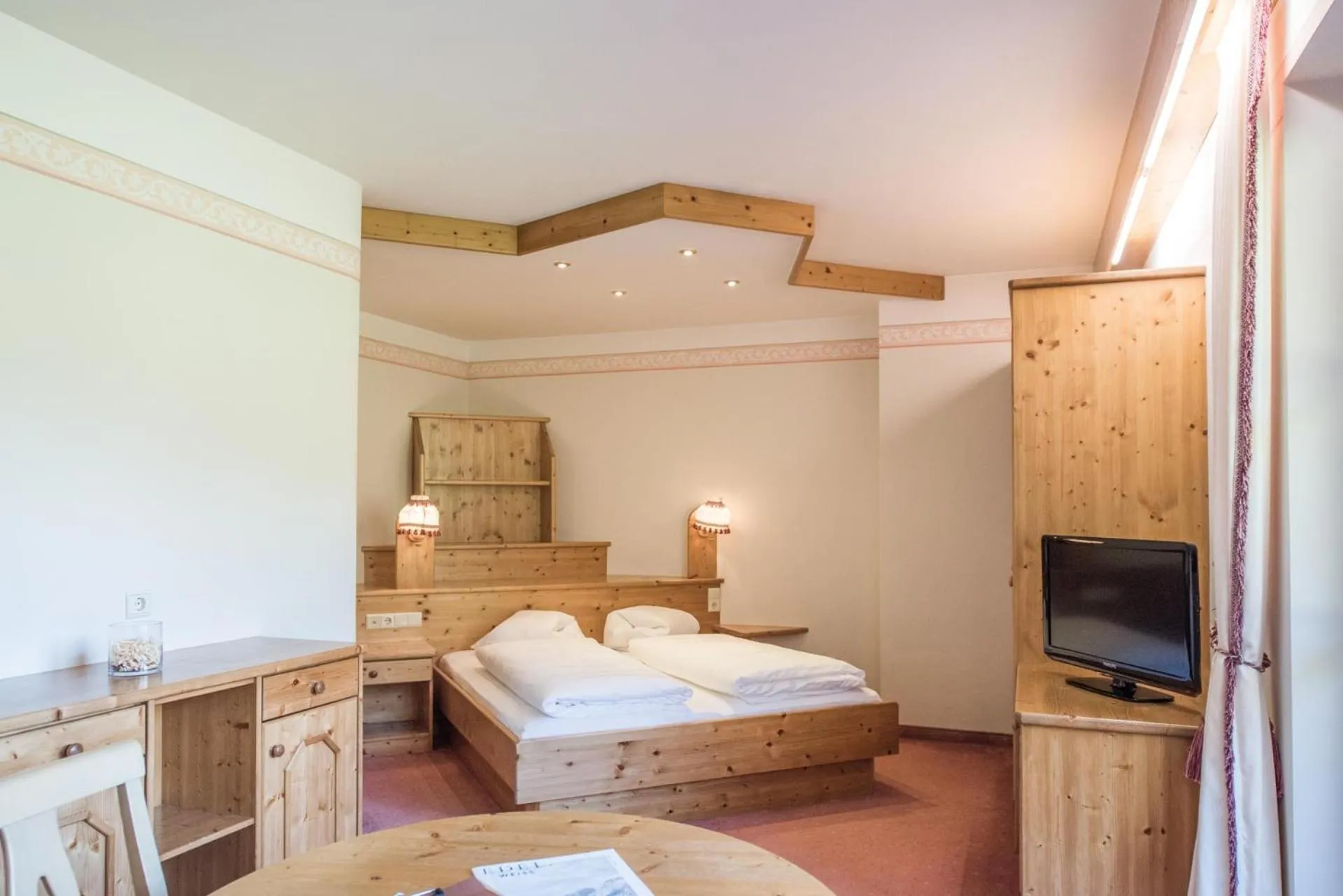 Bedroom, Bed in Hotel Edelweiss