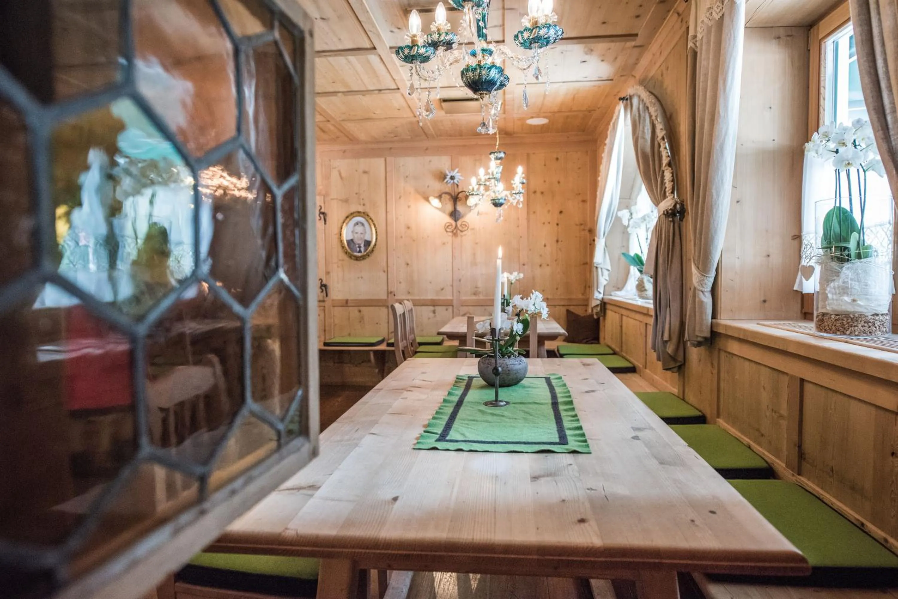 Lounge or bar in Hotel Edelweiss